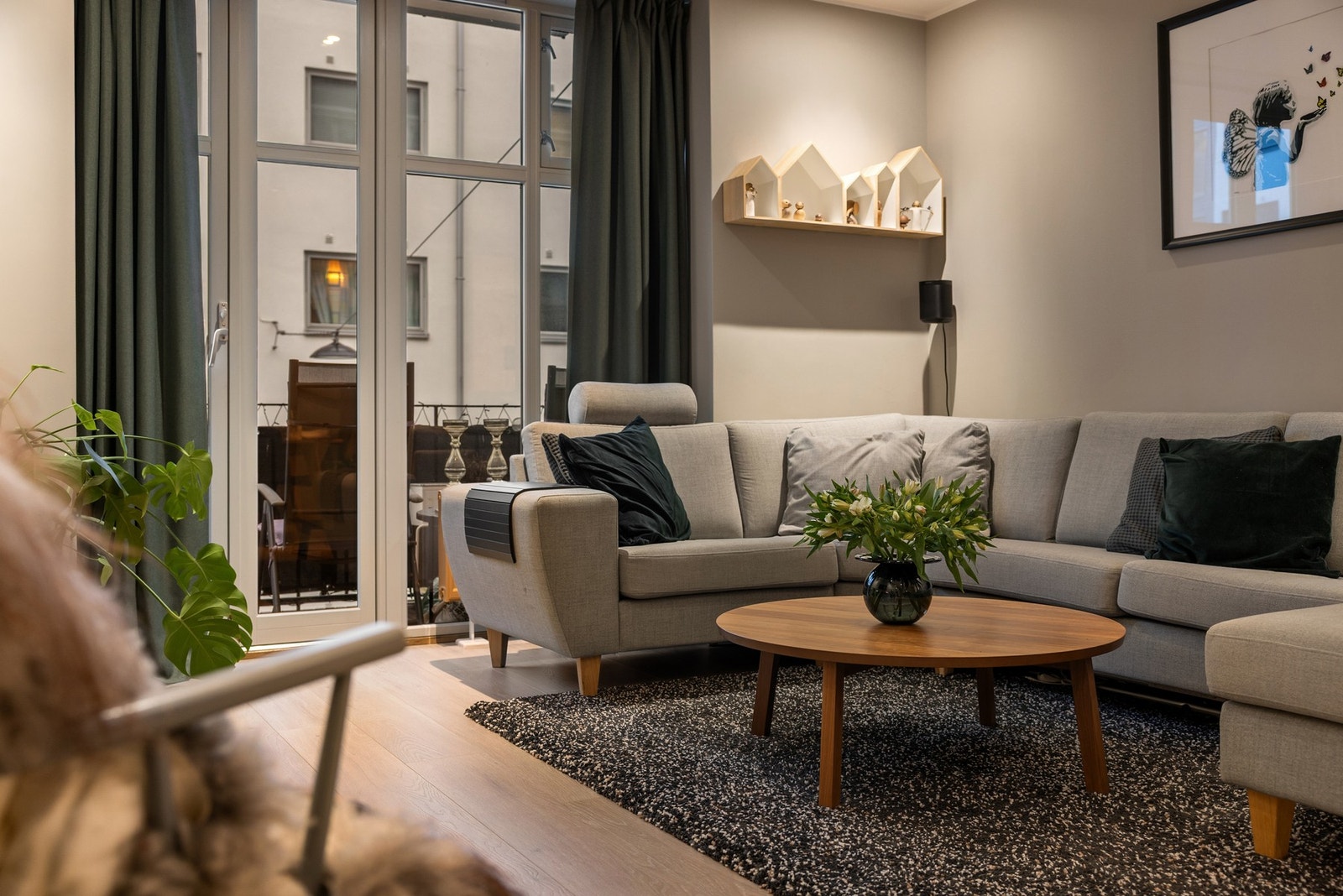 Fra stuen er det utgang til en vestvendt balkong på 4 m². Galleribilde