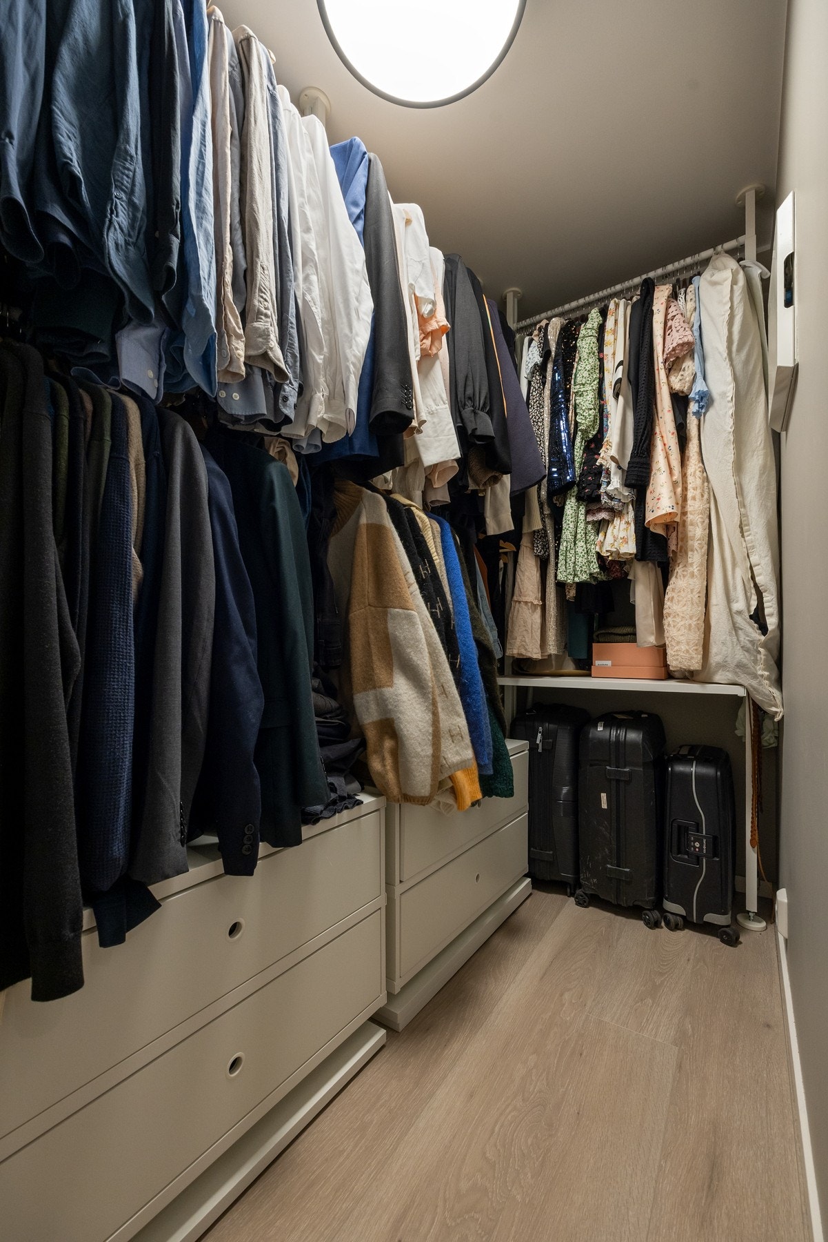 Innvendig bod som i dag benyttes som walk-in garderobe. Galleribilde