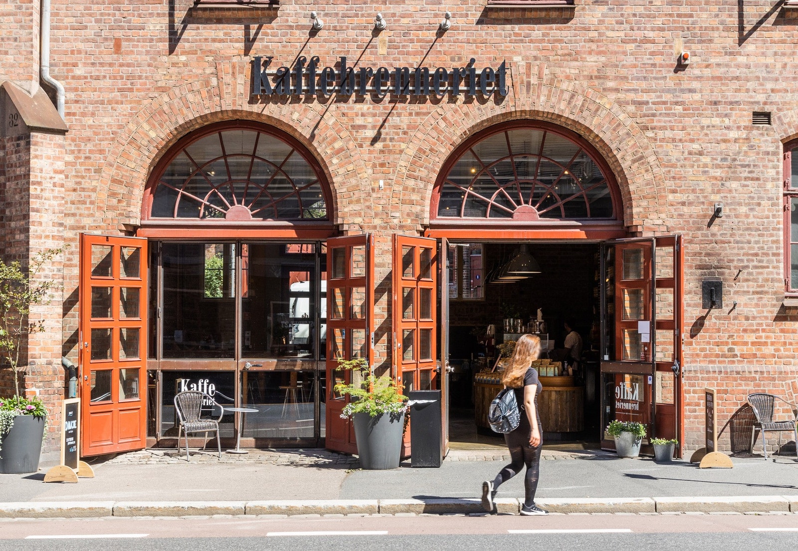 Nærområdet - En av mange kaféer hvor morgenkaffen kan nytes. Galleribilde