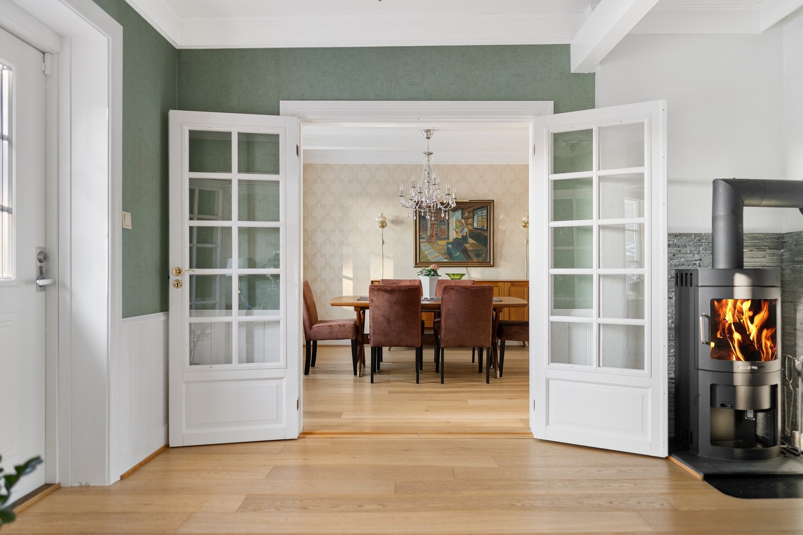 Boligen ble omfattende renovert i 1989 for å bringe tilbake de originale detaljene. Boligen oppleves som gjennomført og herskapelig. Galleribilde