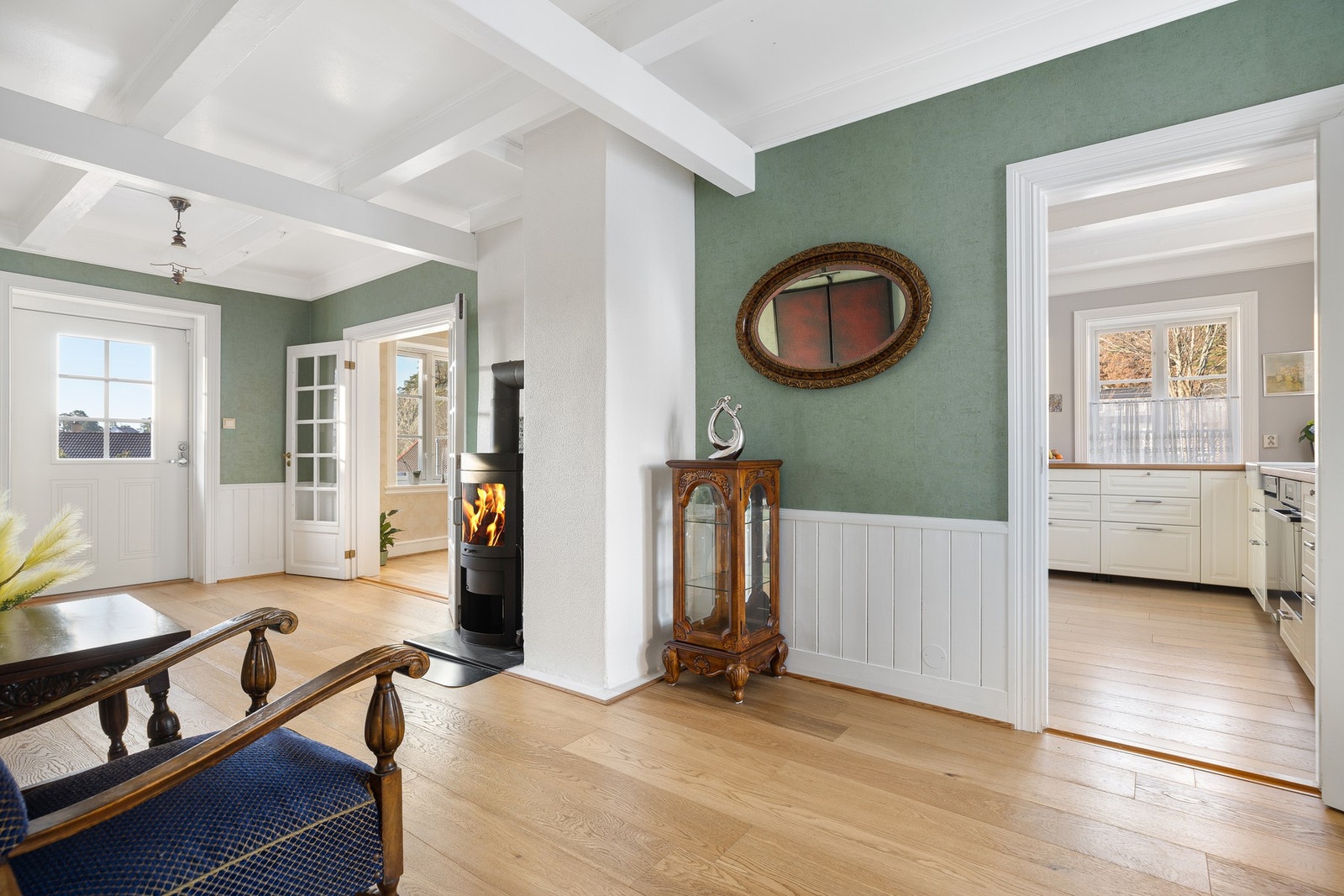 Forstuen binder sammen rommene i hovedetasjen. Galleribilde