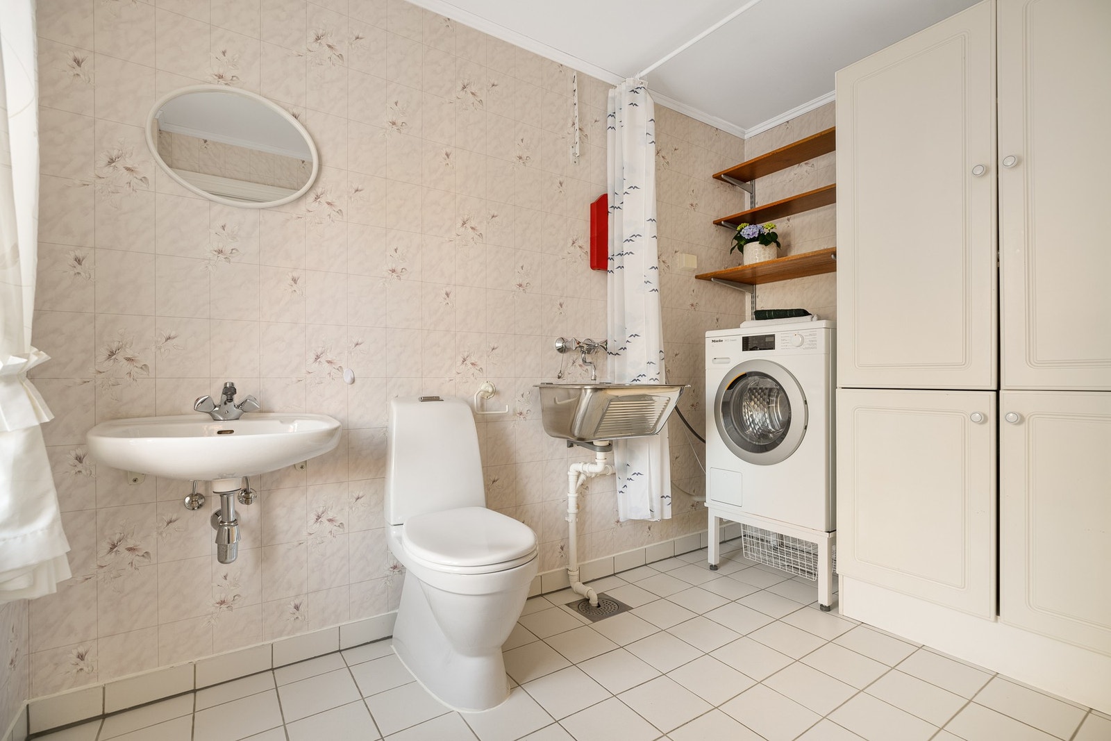 I denne etasjen finner man også et praktisk vaskerom med toalett. Galleribilde