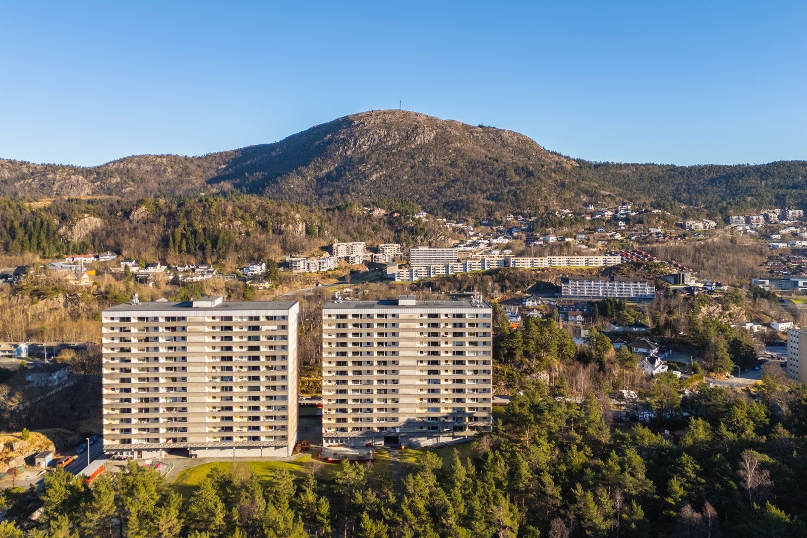 Borettslaget fremstår som veldrevet med sunn økonomi, flotte fellesareal, vaktmestertjeneste og gartner. Galleribilde