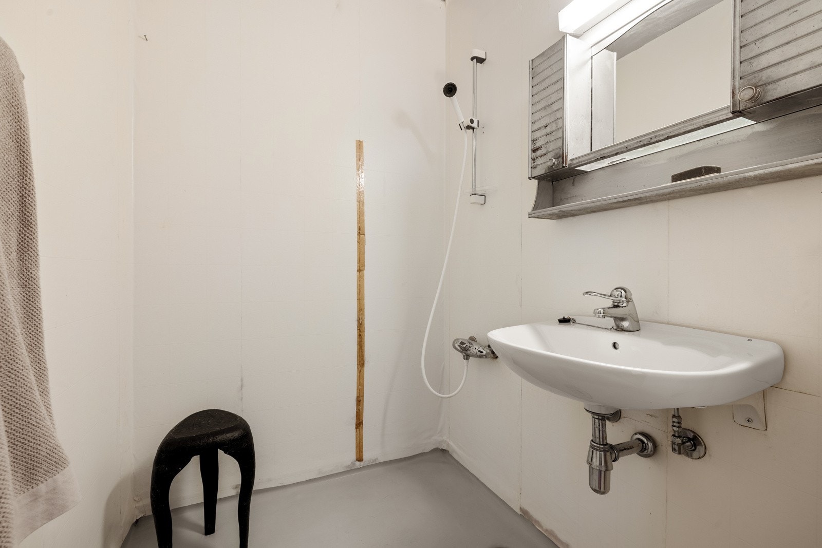 Rommet er innredet med toalett og servant. Galleribilde