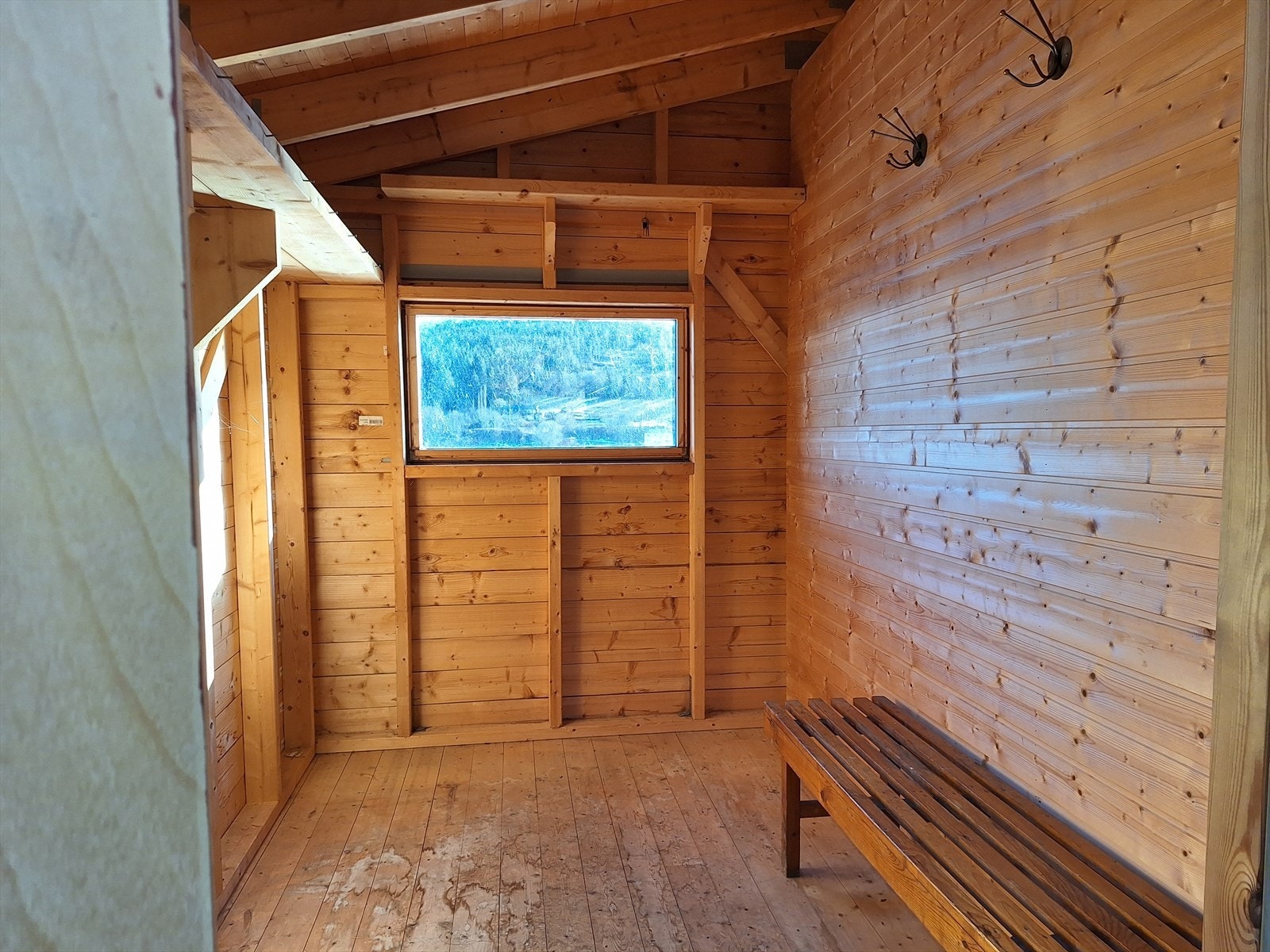 God plass til oppbevaring av utstyr når man skal ut med båt og div. Galleribilde