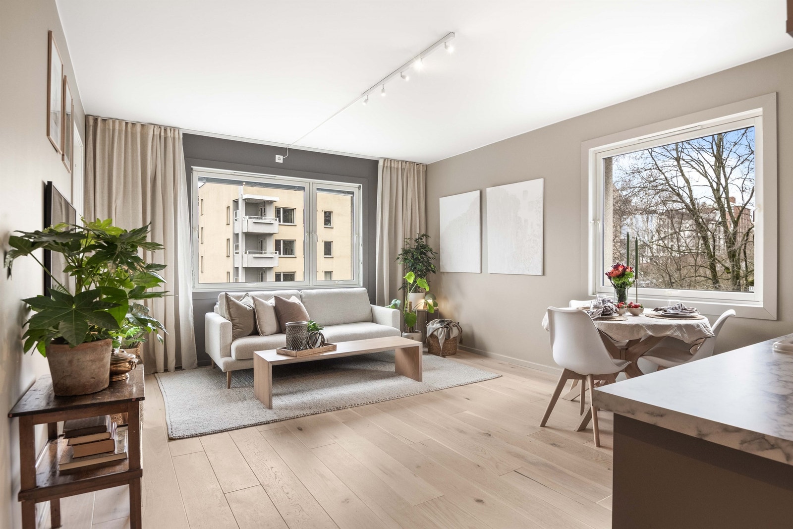 En delikat og stilren 3-roms selveierleilighet med stilrene overflater. Galleribilde