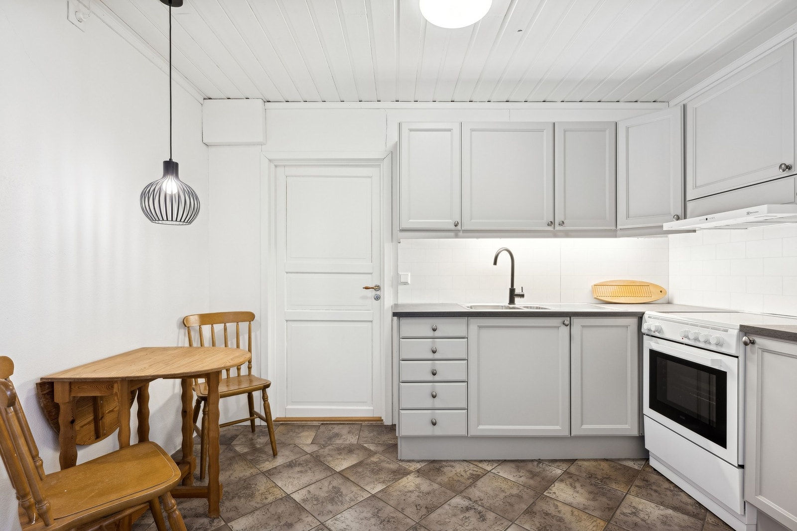 I tillegg er det plass til kjøkkenbord her. Galleribilde