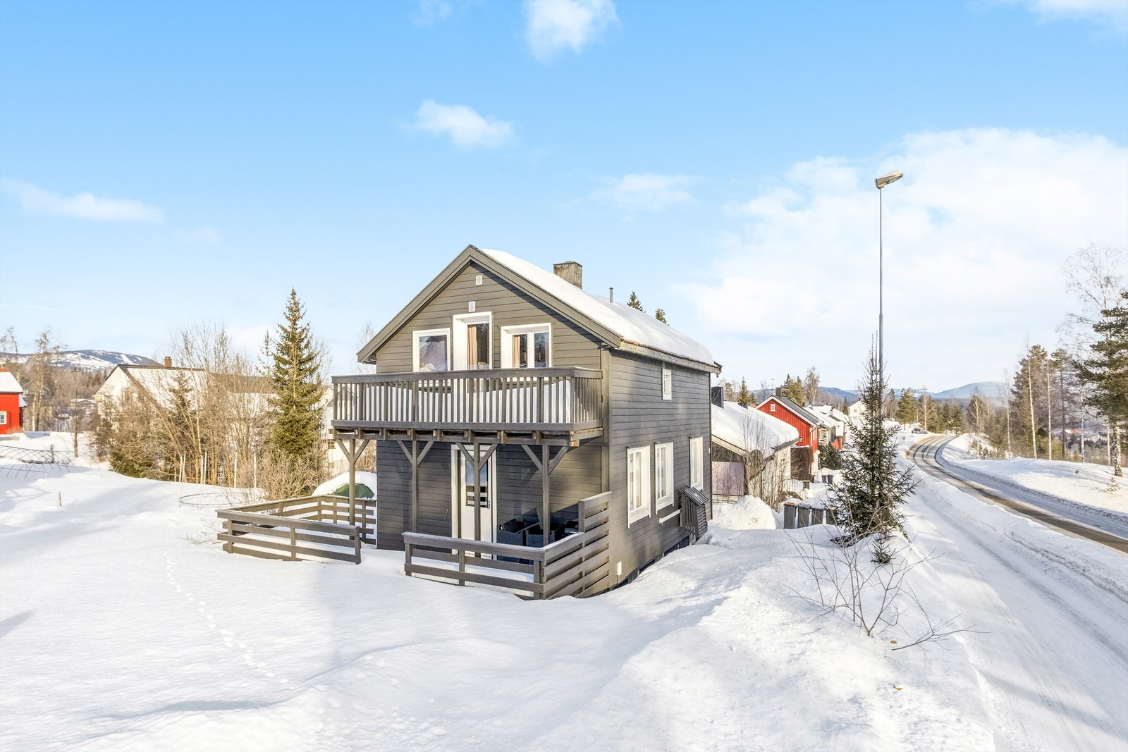 Sørvendt terrasse og balkong Galleribilde