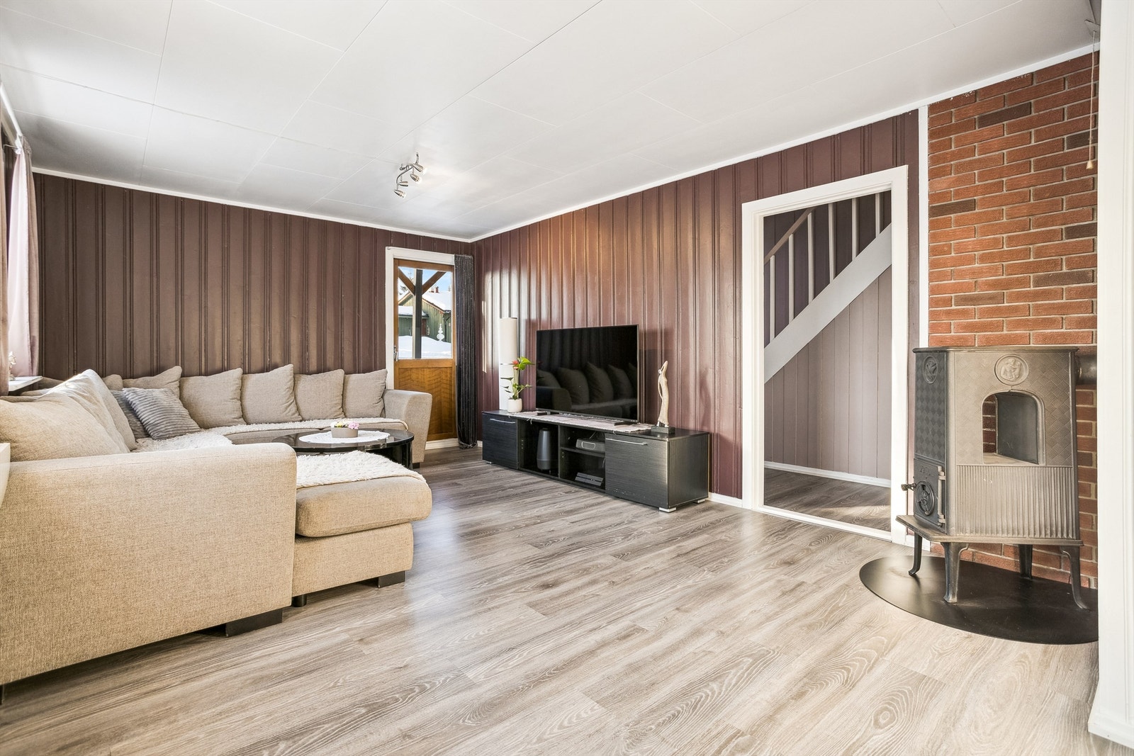 Fra stuen er det utgang til terrassen. Galleribilde