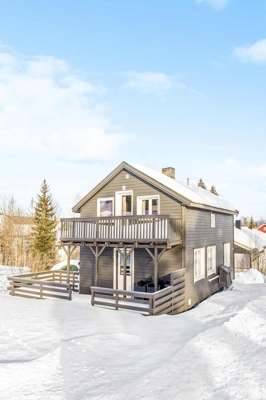 Terrasse og balkong ble bygget på i 1977 Galleribilde