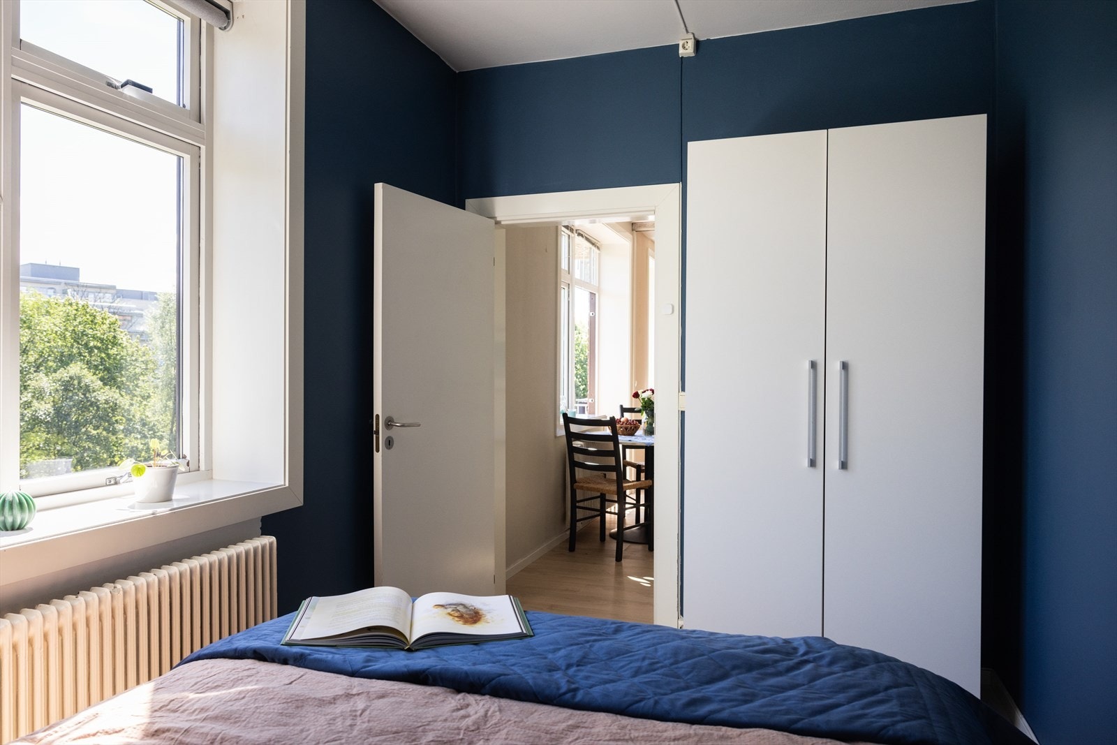 - Godt med lagringsplass i garderobeskap - Galleribilde