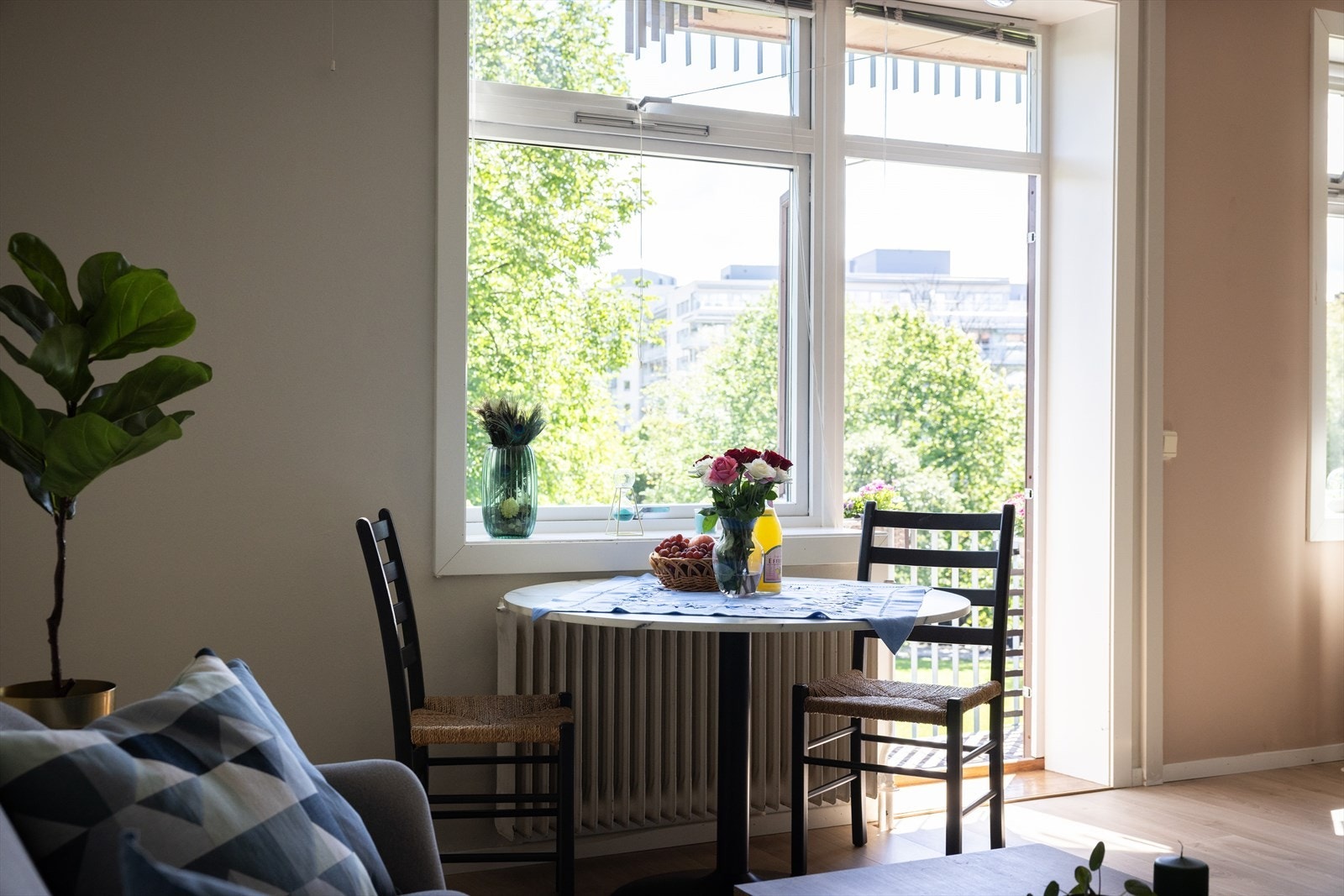 - Fyring, varmtvann, strøm og TV/bredbånd er inkludert felleskostnadene - Galleribilde