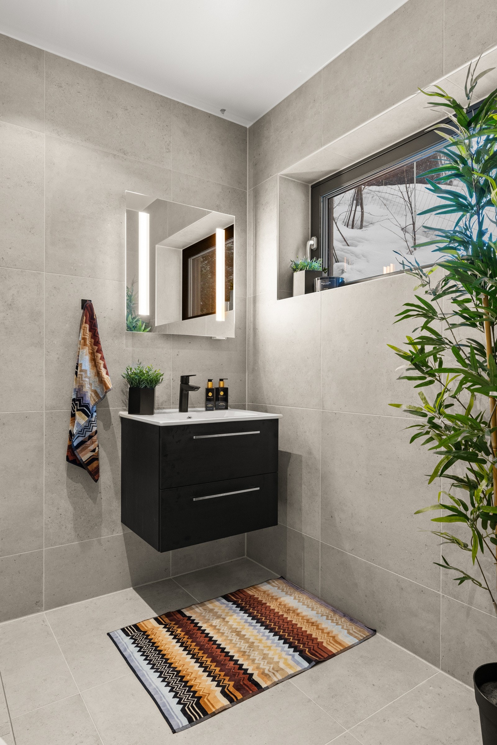 Flislagte vegg- og gulvflater, med varmekabler. Galleribilde