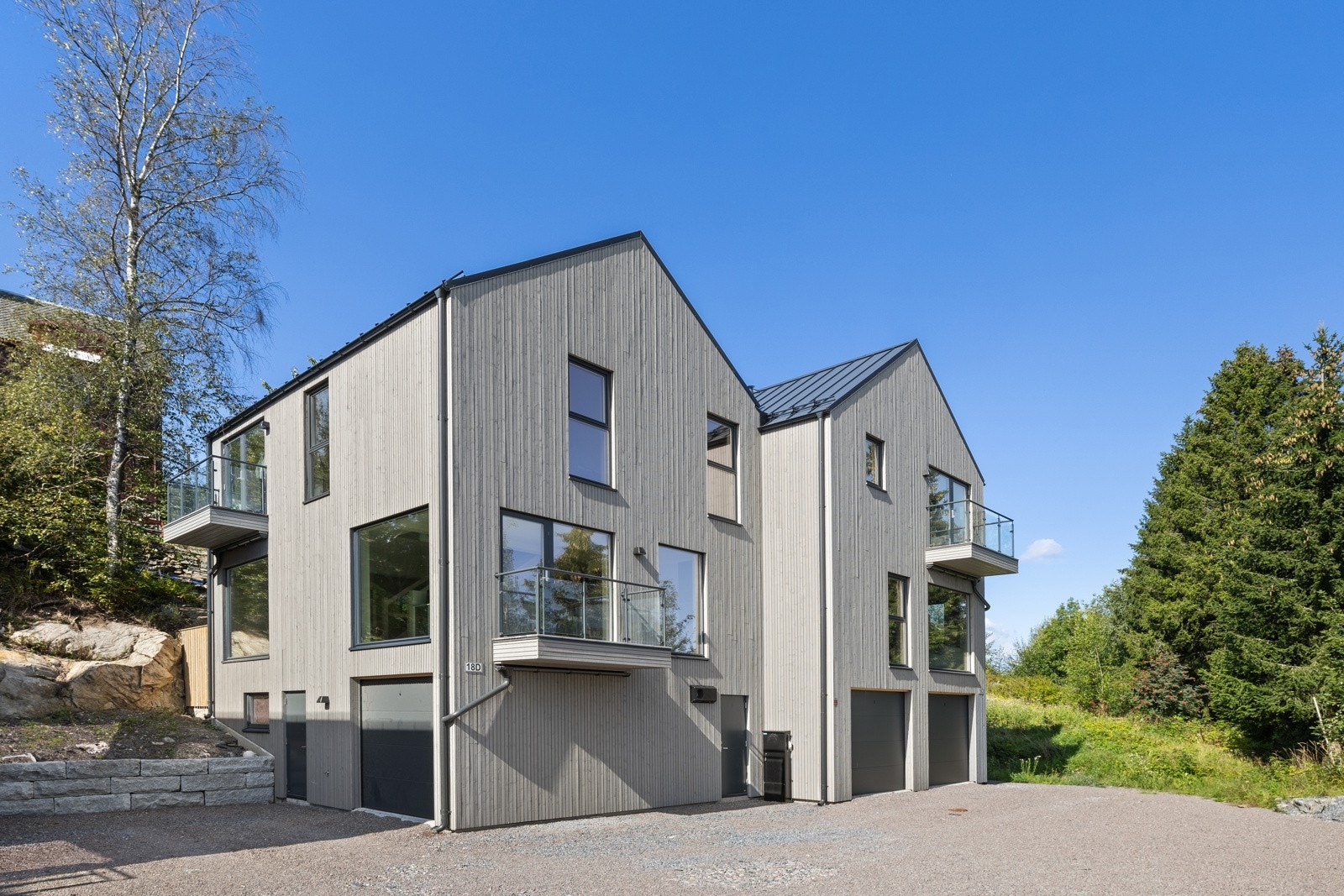 Velkommen til visning av Vardeheimveien 18C - En strøken 1/2 part av tomannsbolig med meget god beliggenhet Galleribilde