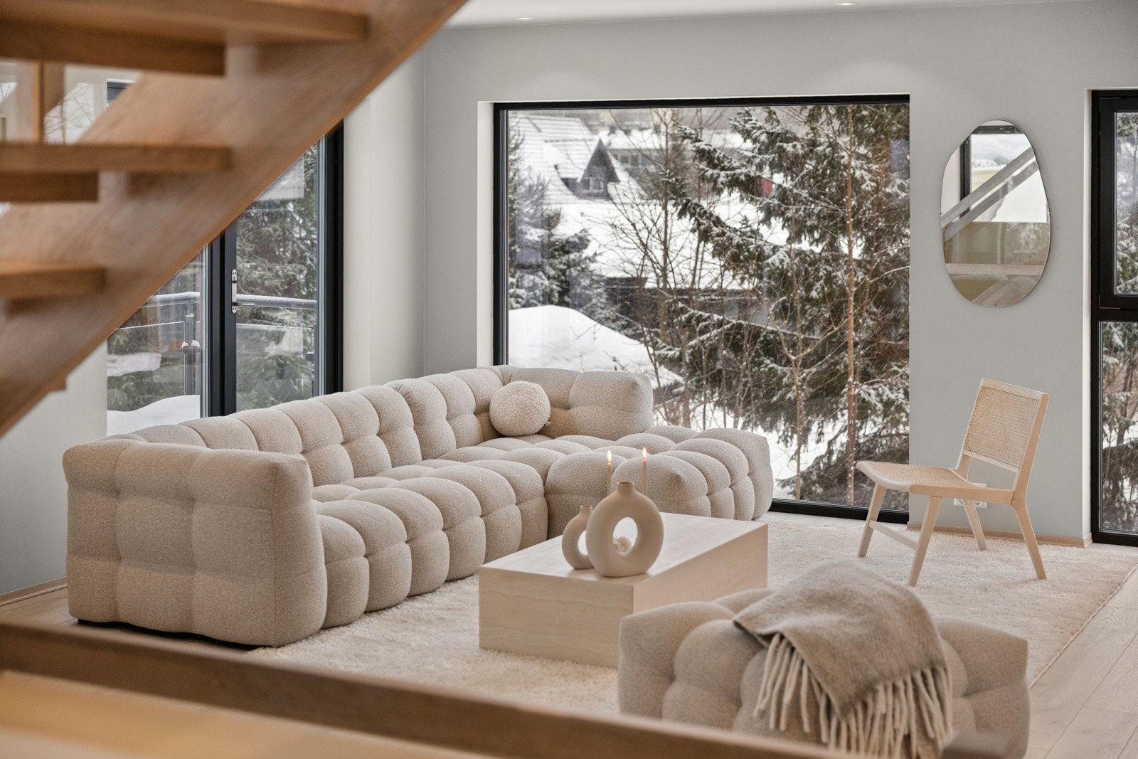 Pen og moderne halvpart av vertikaldelt tomannsbolig, ferdigstillt i slutten av 2023 Galleribilde