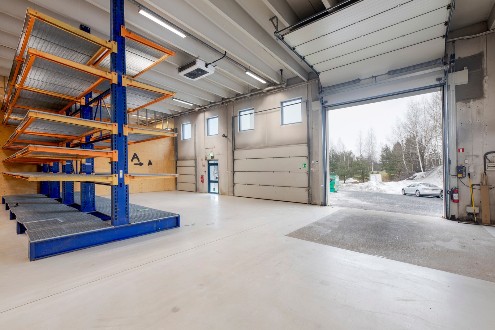 Høytlager I - Porten er 4,5 x 4,0 m Galleribilde