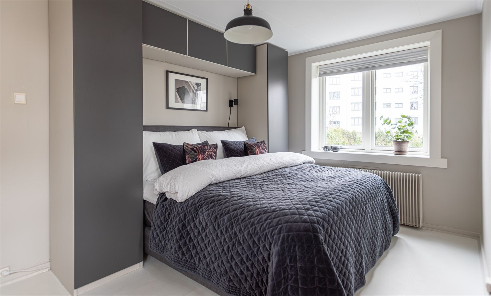 Hovedsoverommet har mye skapplass Galleribilde