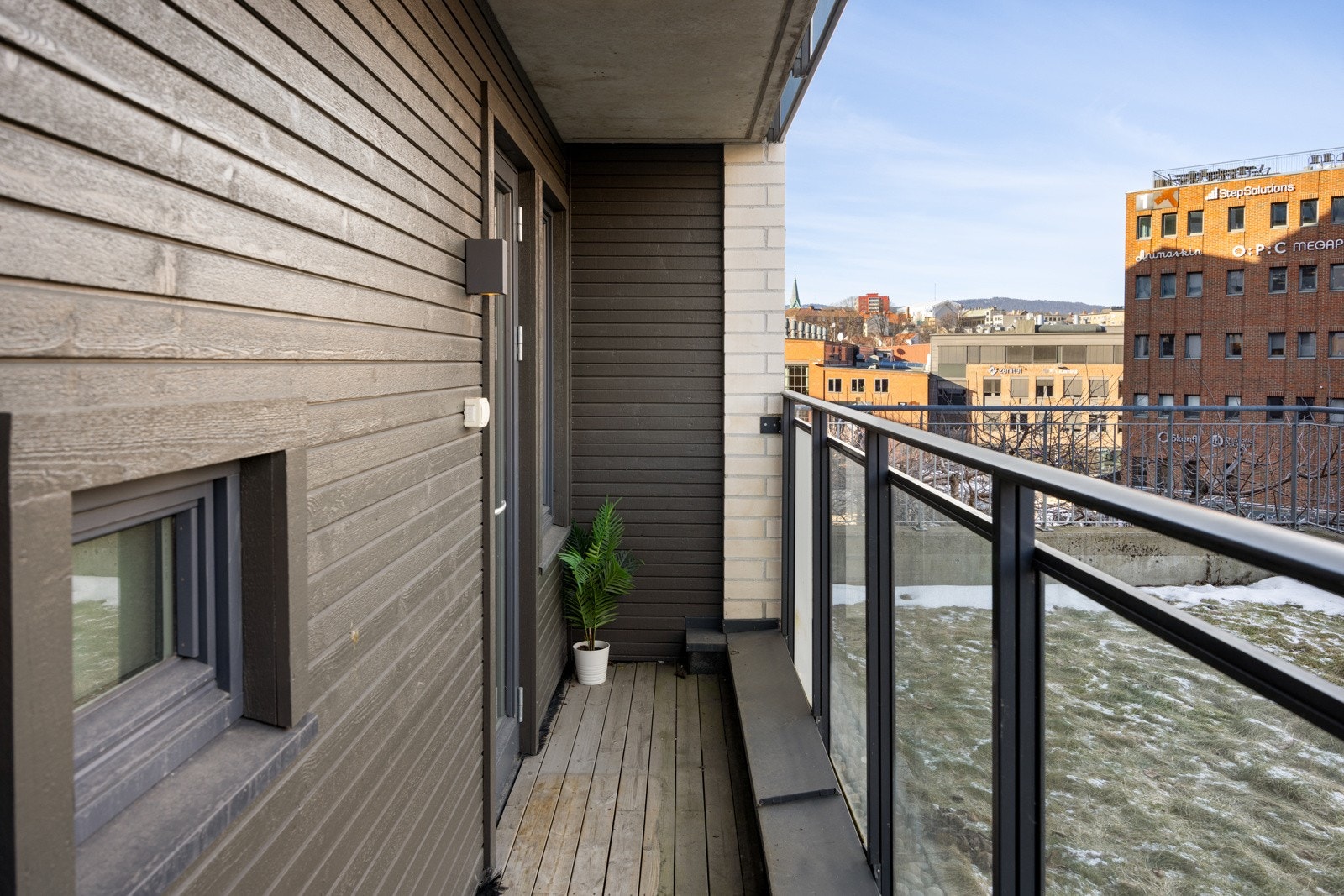 Leilighetens andre terrasse er på 5 kvm og vender mot nordøst Galleribilde