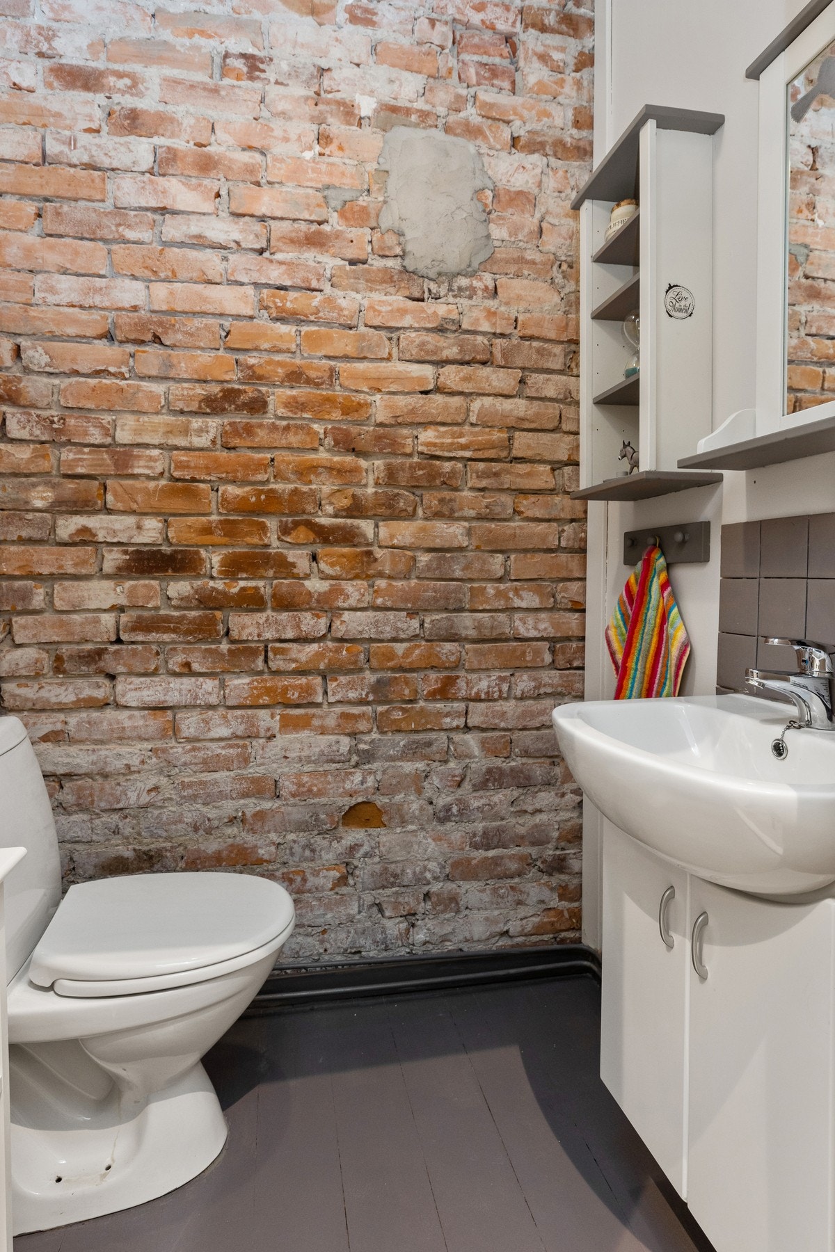 Praktisk med eget toalettrom. Galleribilde