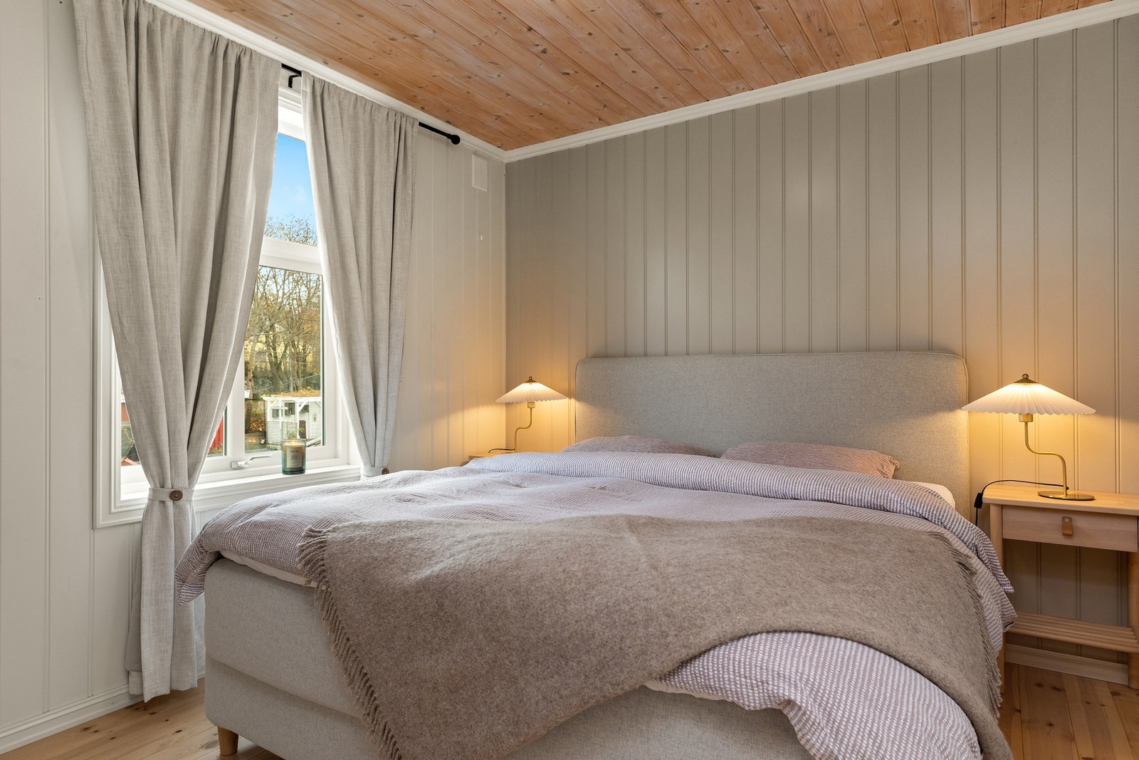 Boligen har 3 soverom i 2. etasje og 1 bad samt 1 soverom i 1. etasje Galleribilde