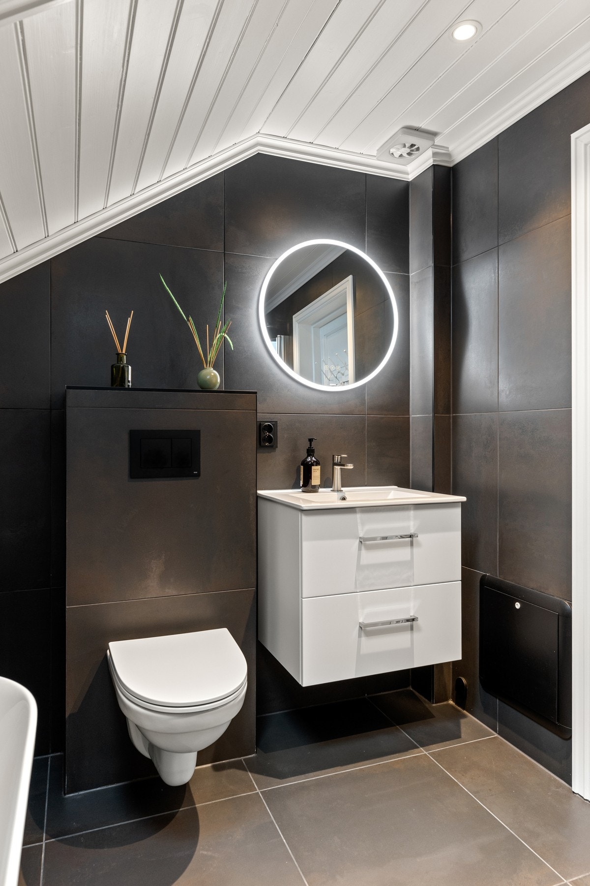 Badet ble renovert av Bademiljø i 2022 og er dokumentert i henhold til TEK17. Galleribilde