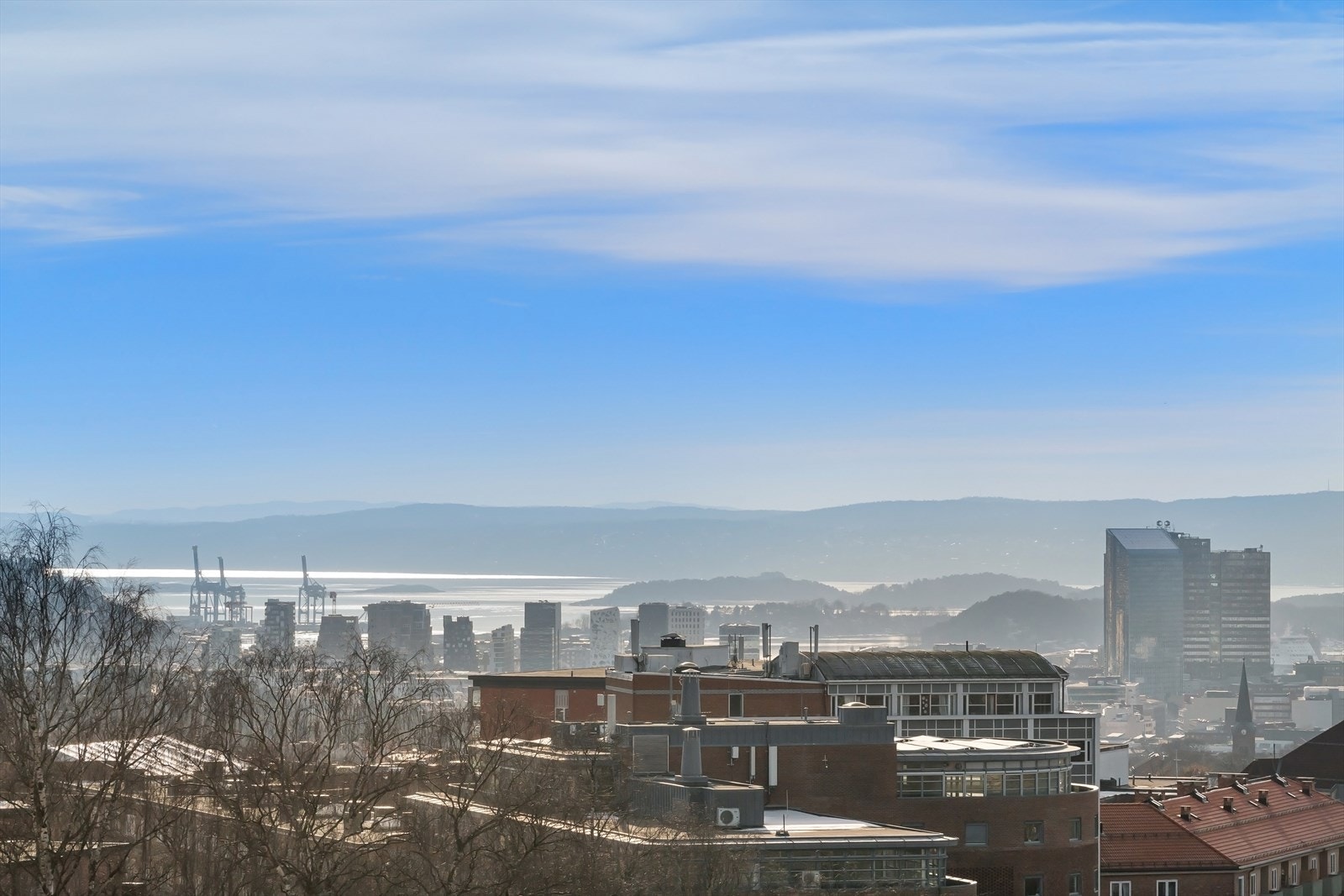 Byggets beboere har tilgang til felles takterrasse med fantastiske solforhold og flott utsikt. Galleribilde