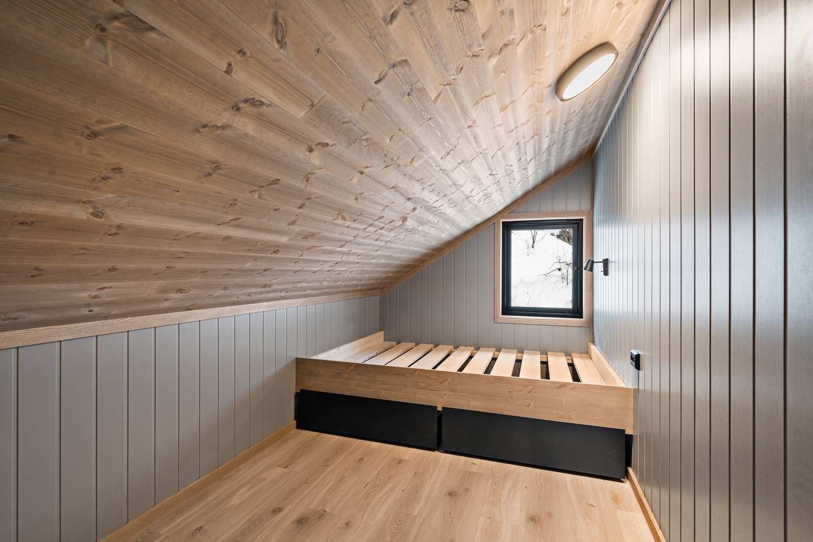 Soverom 2.etg med plassbygd seng - 150cm Galleribilde