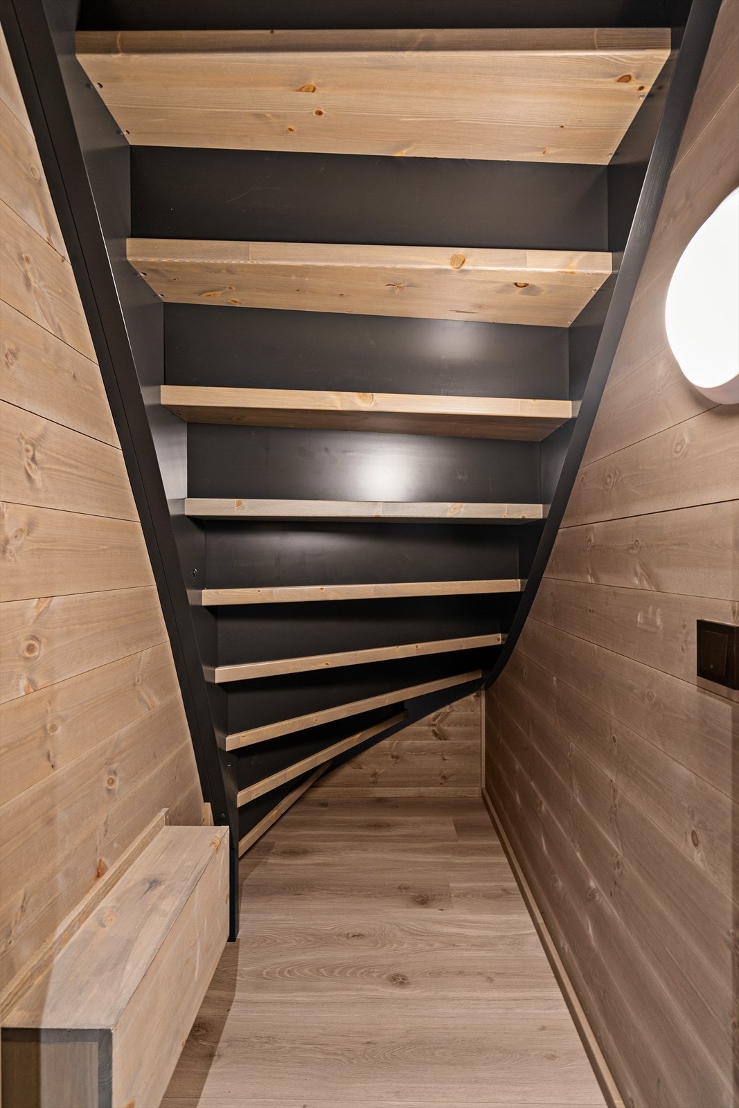Bod under trapp Galleribilde