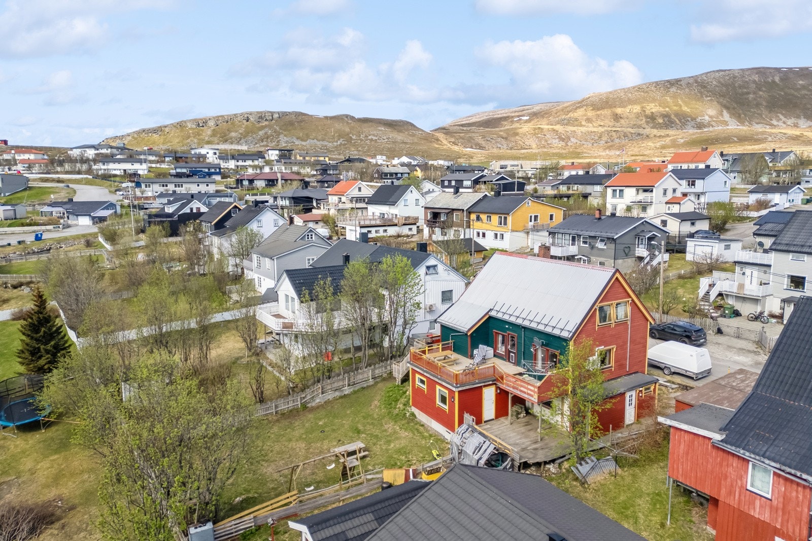 Du har også nærhet til blant annet bussholdeplass, flere dagligvarebutikker og flotte turområder. Galleribilde