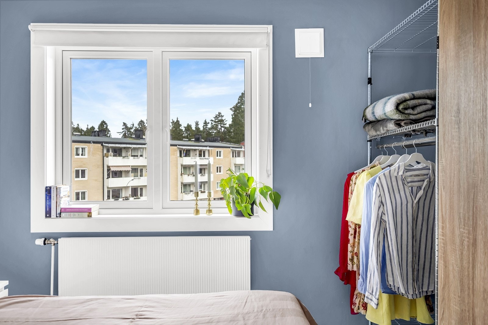 Store vindusflater sikrer godt med lys og luft. Soverommene vender mot rolige fellesarealer. Galleribilde