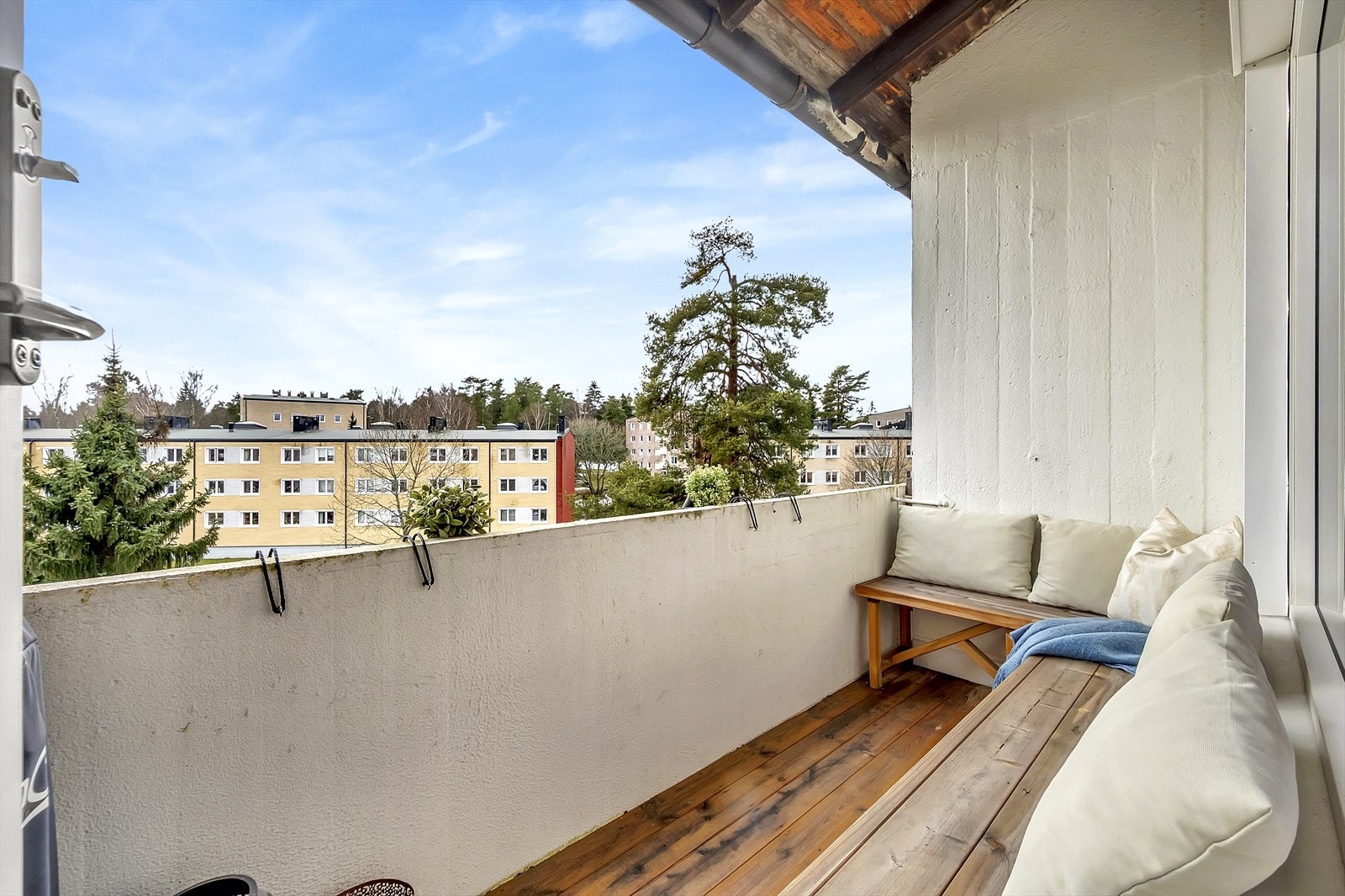 En lun, innbydende og romslig 4-roms hjørneleilighet på populære Lambertseter. Galleribilde