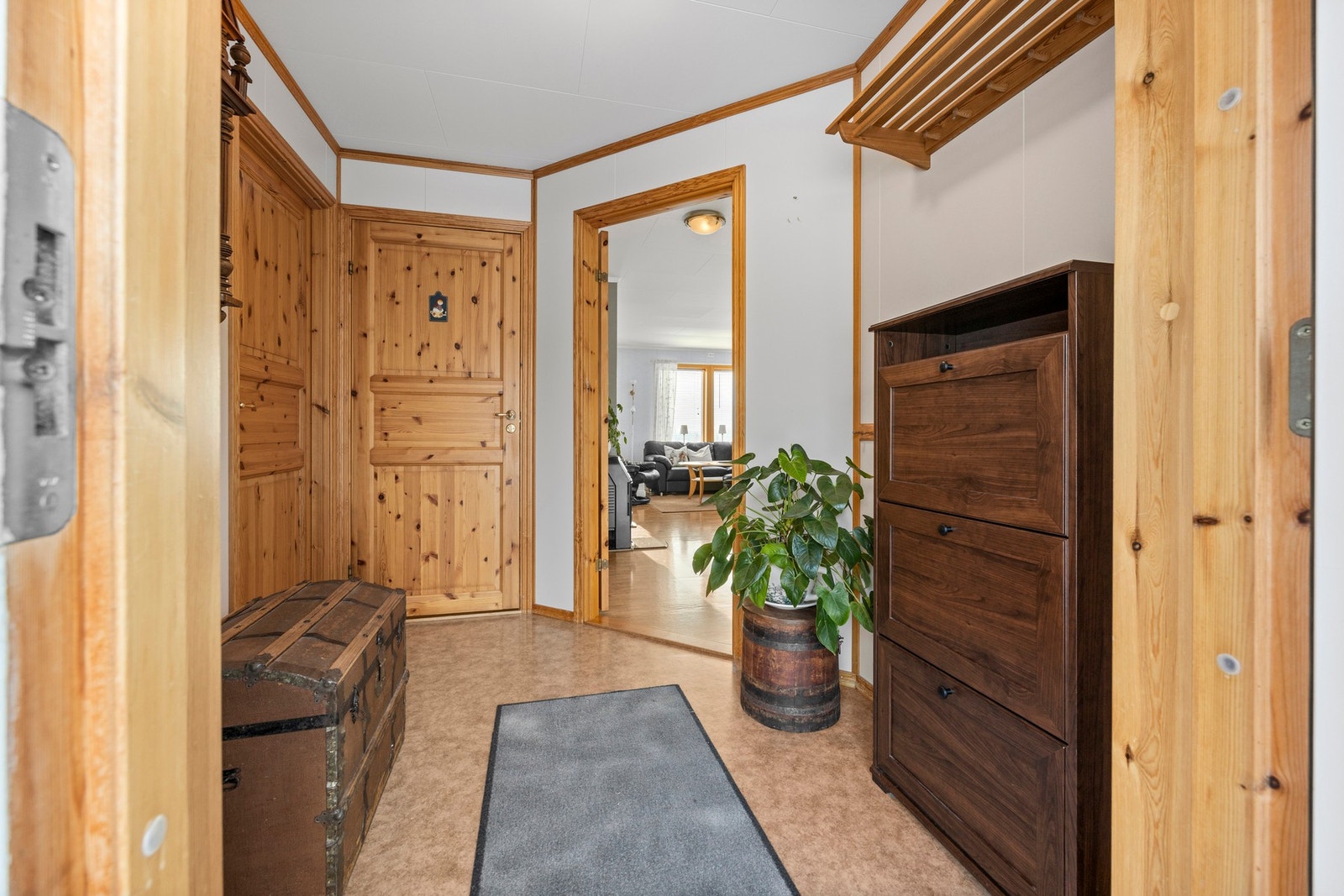 Entré - ca 5 kvm. Galleribilde