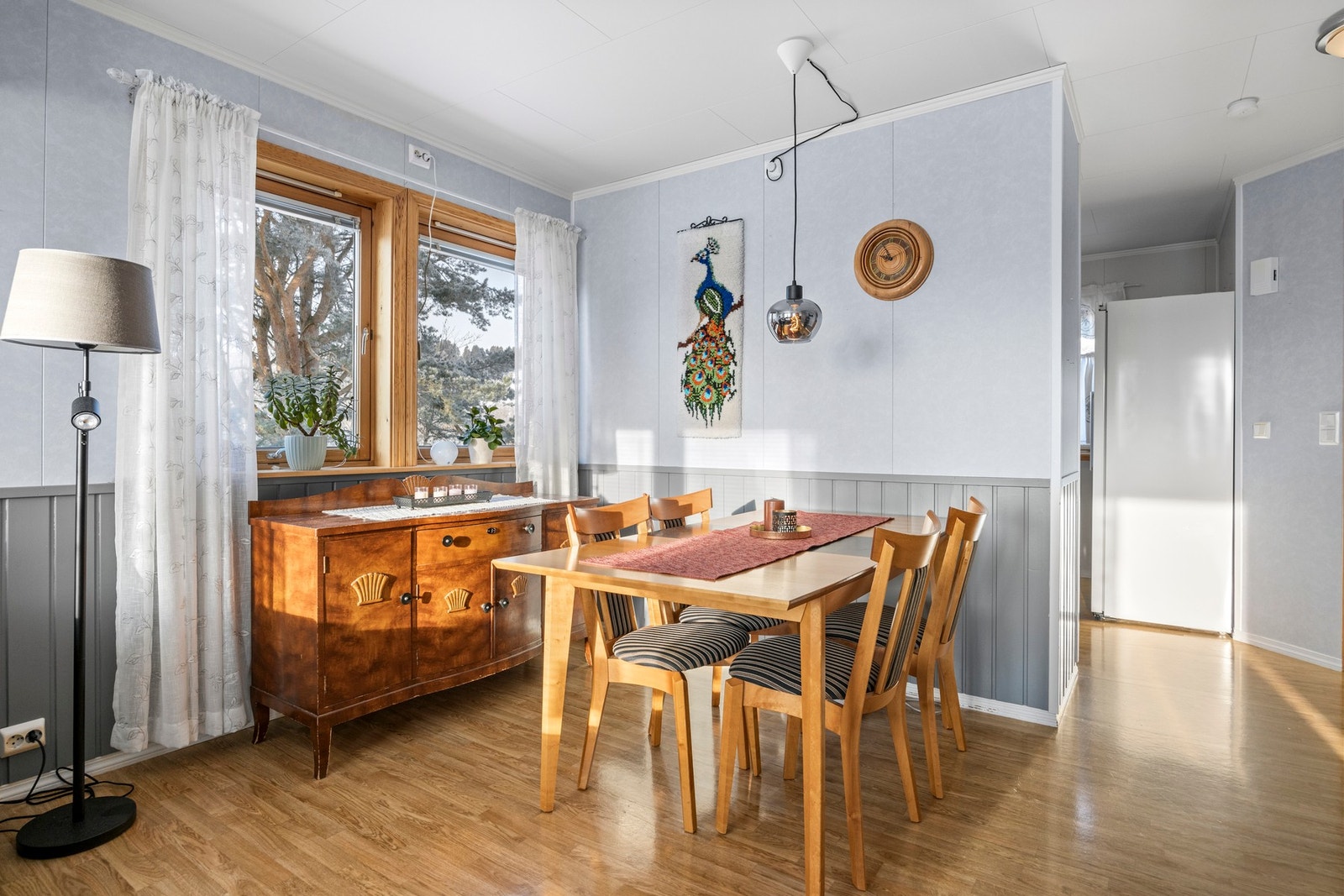 Det er god plass til sofagruppe og spisestue Galleribilde