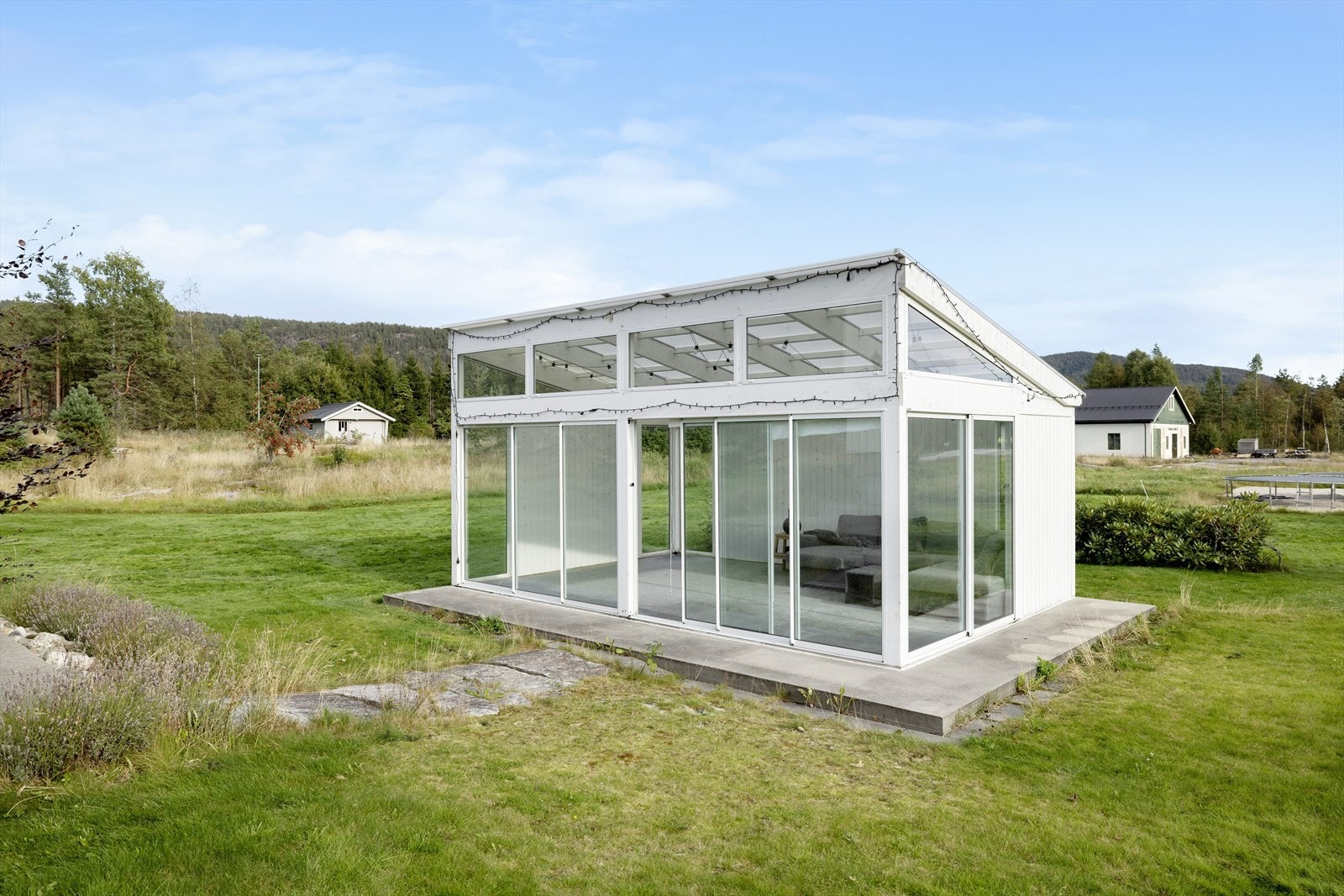 Vinterhage med skyvedører Galleribilde