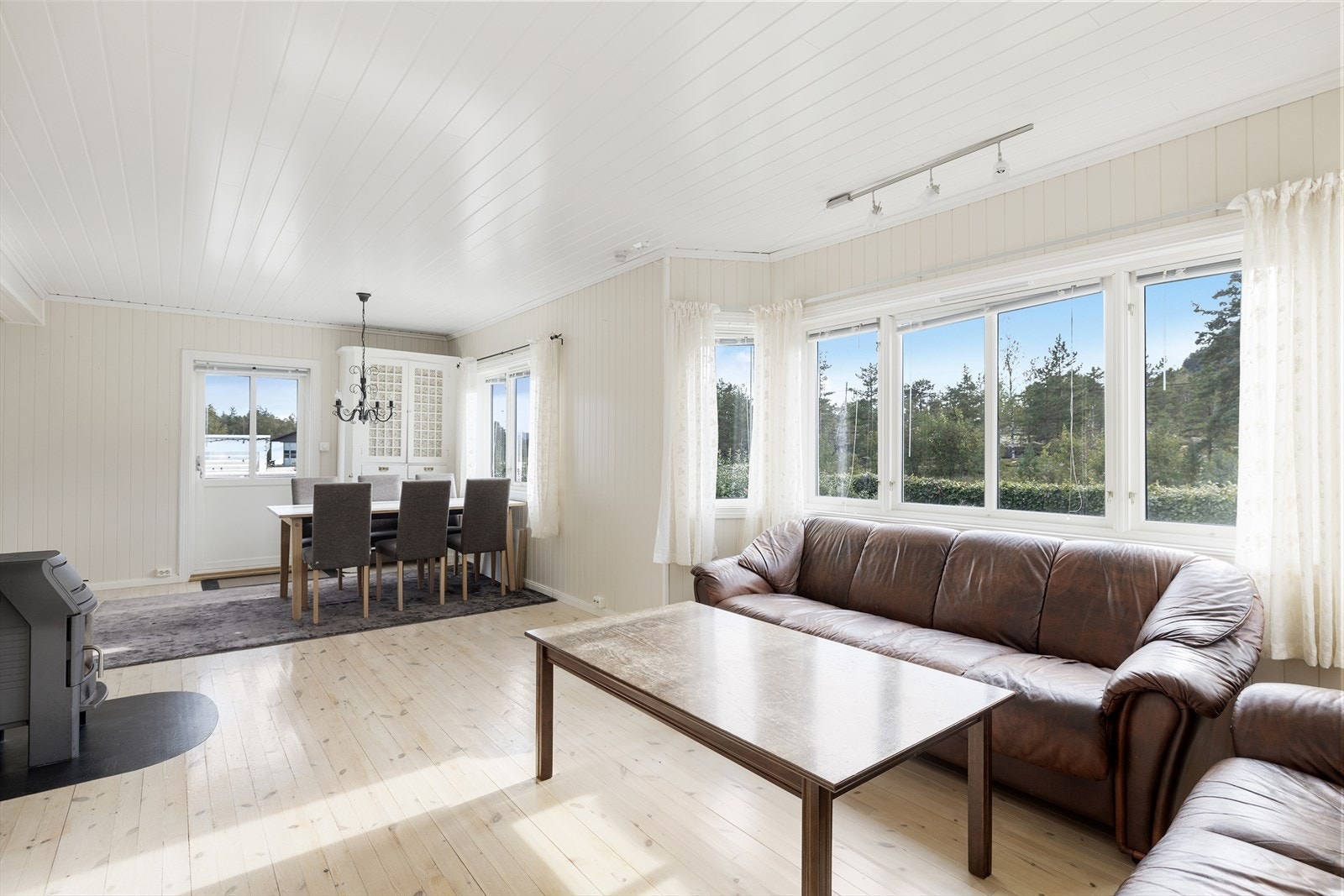 Enebolig over to plan med blant annet 3 soverom og 2 bad Galleribilde