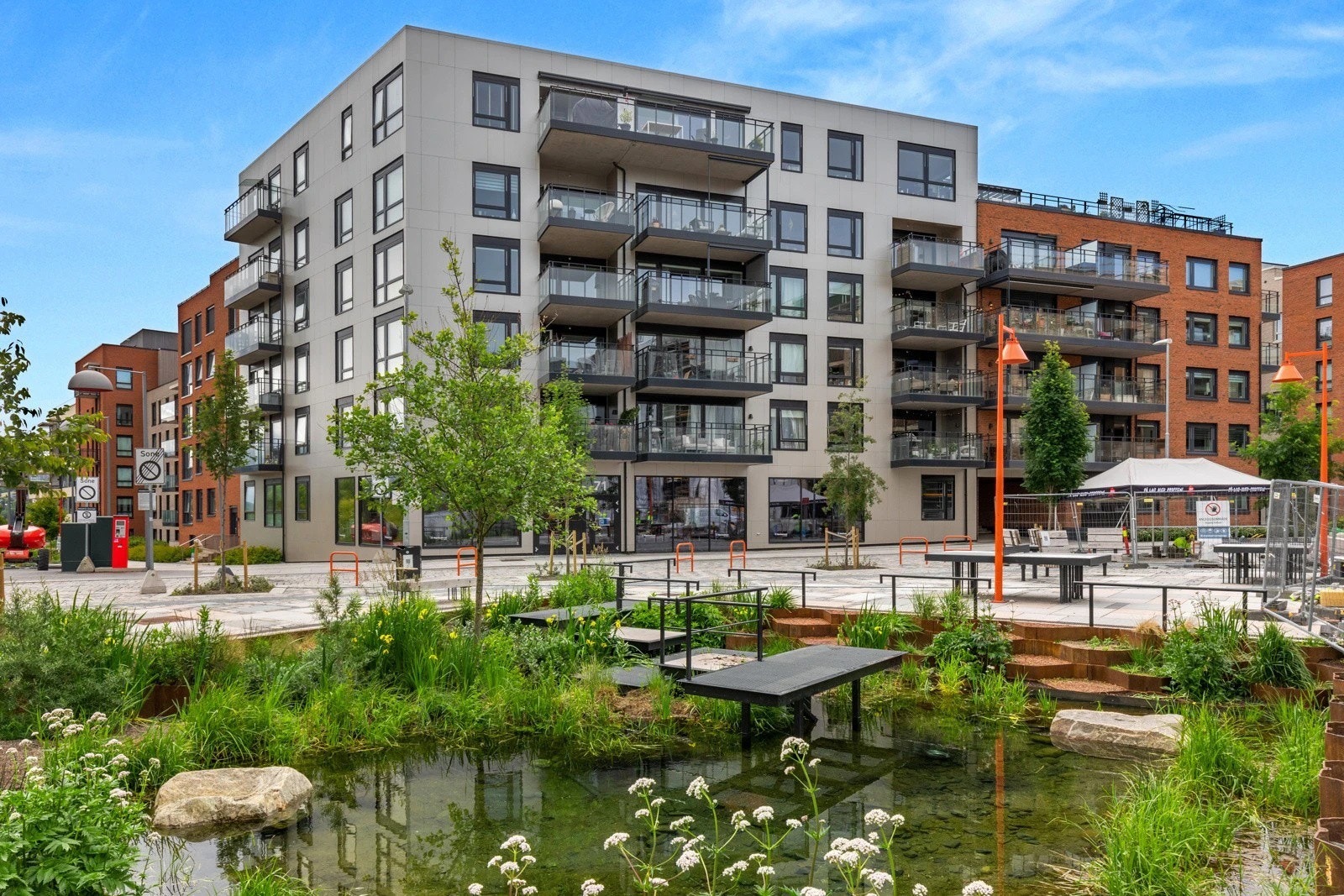 Vollebekk har fått et flott torg til glede for områdets beboere. Galleribilde