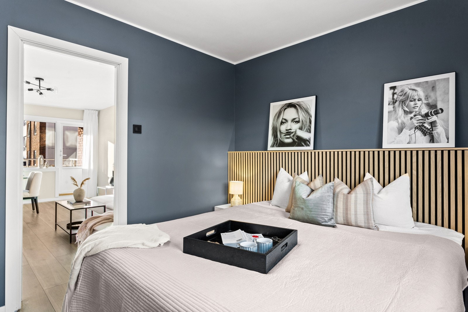 Det er også god plass til både dobbeltseng og nattbord. Galleribilde