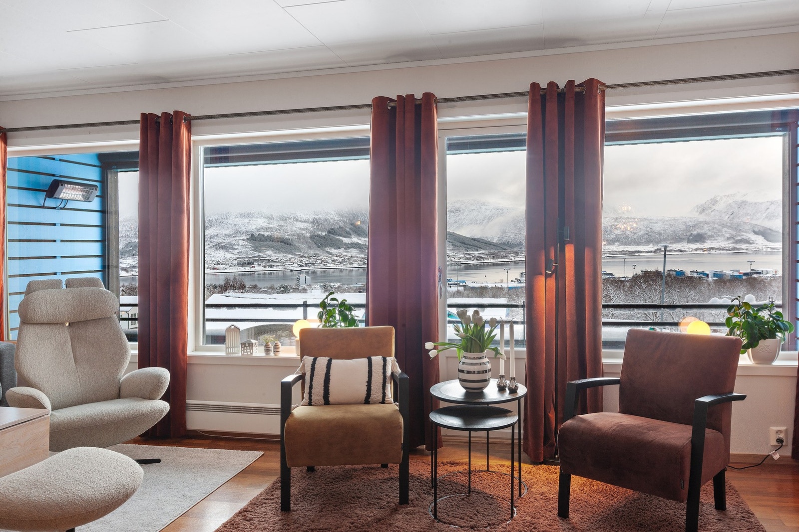 Fra stuen er det også utgang til balkong. Galleribilde
