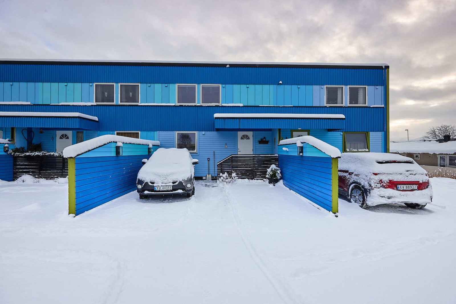 Det er parkeringsmuligheter rett utenfor boligen. Galleribilde