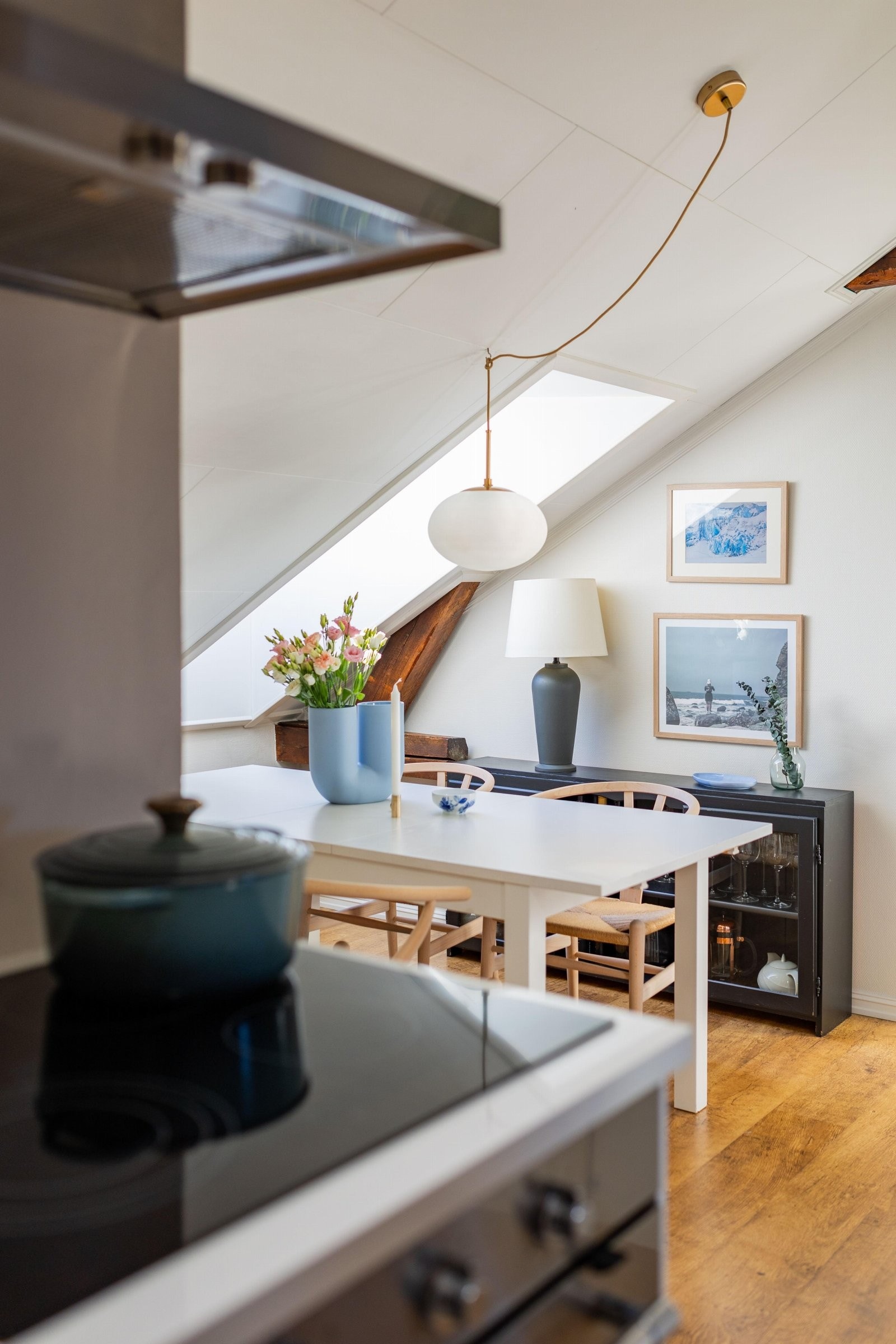 Integrert stekeovn, platetopp, oppvaskmaskin og kjøl/frys Galleribilde