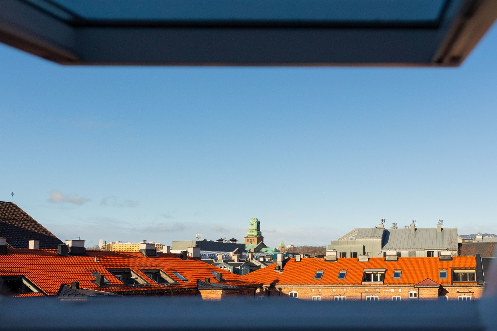 Flott utsyn fra takvindu i stuen Galleribilde