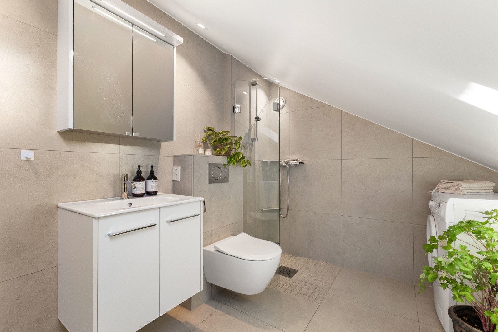 Opplegg til vaskemaskin på badet Galleribilde