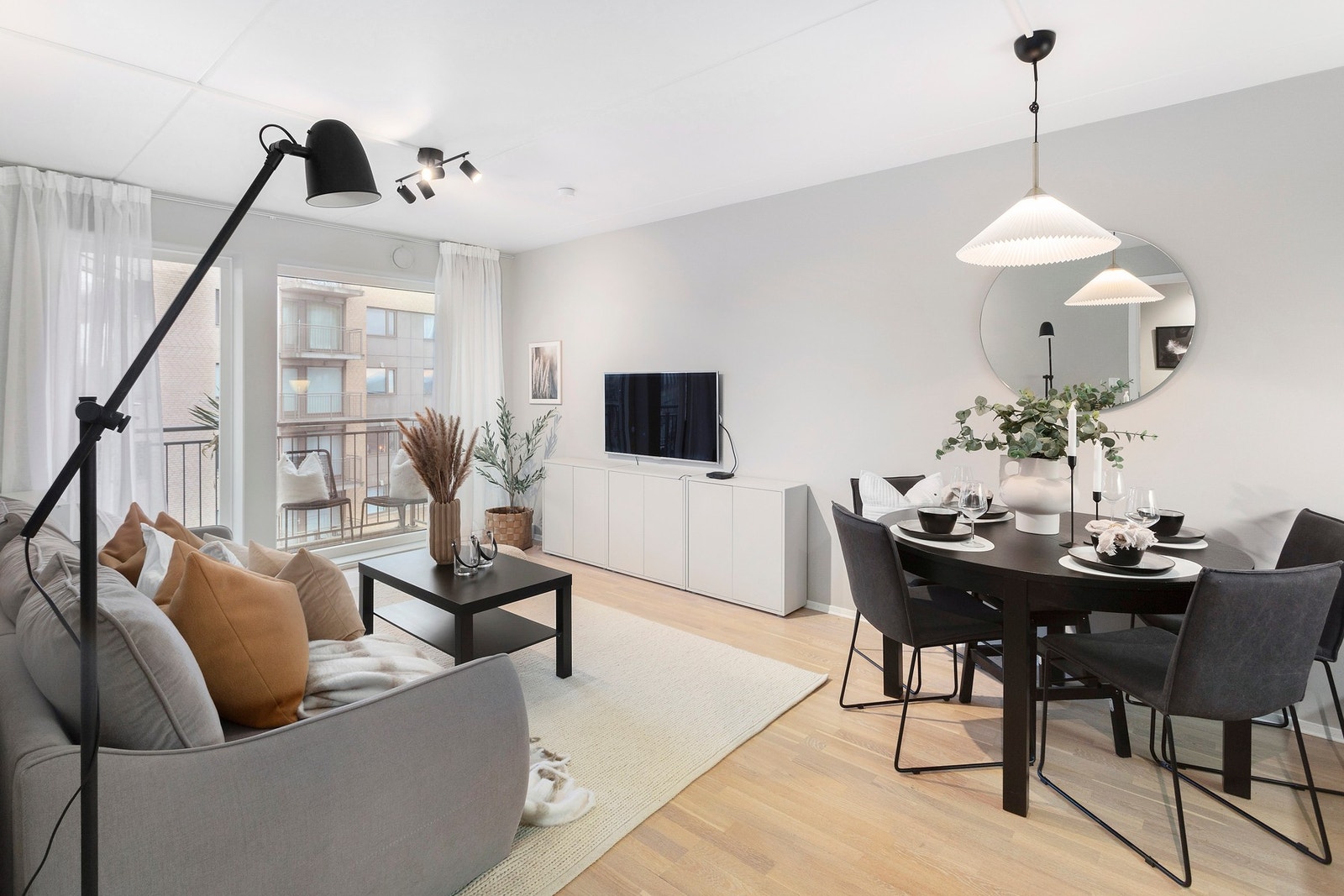 Lys og innbydende stue. Galleribilde