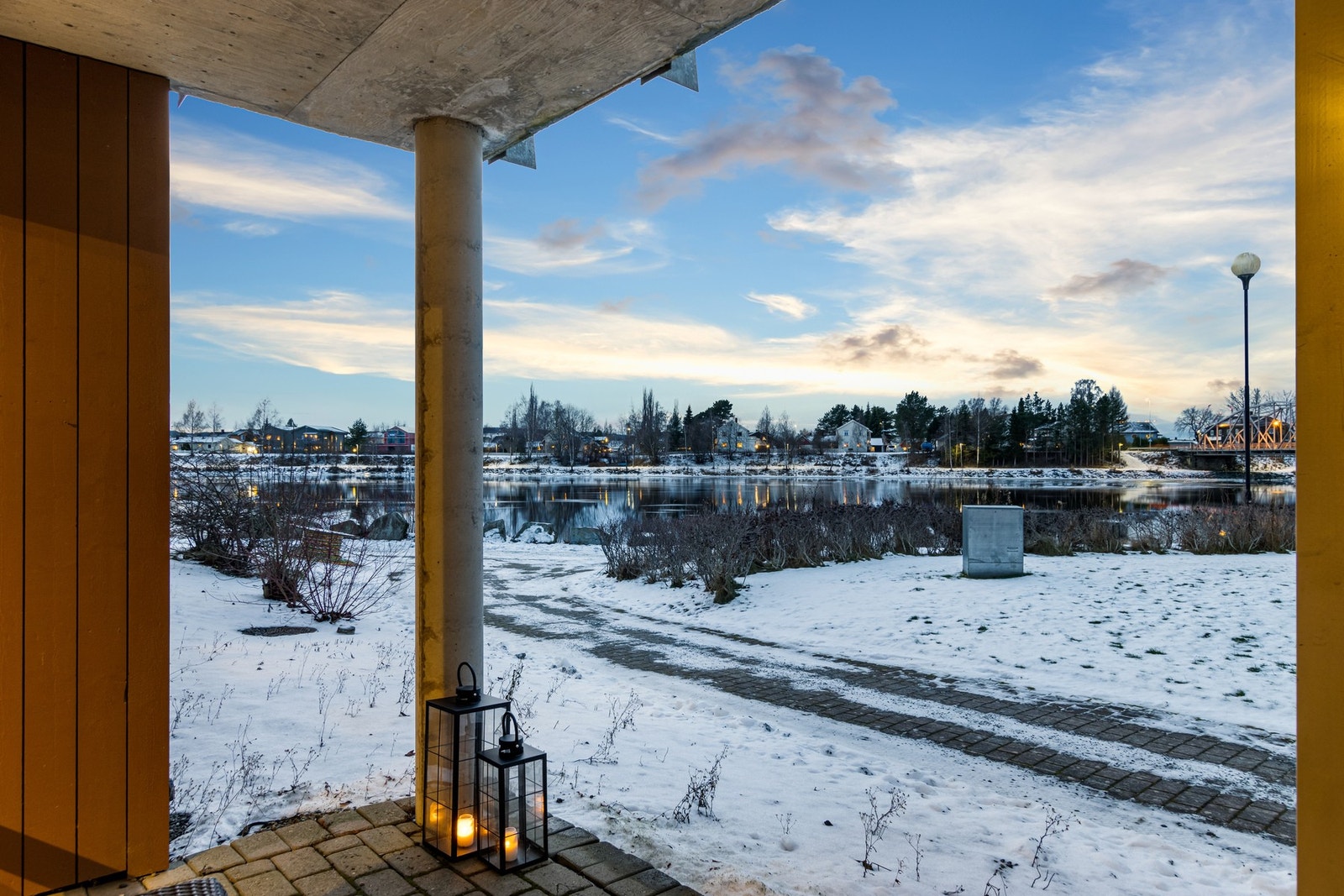 Utsikt fra uteplassen. Galleribilde