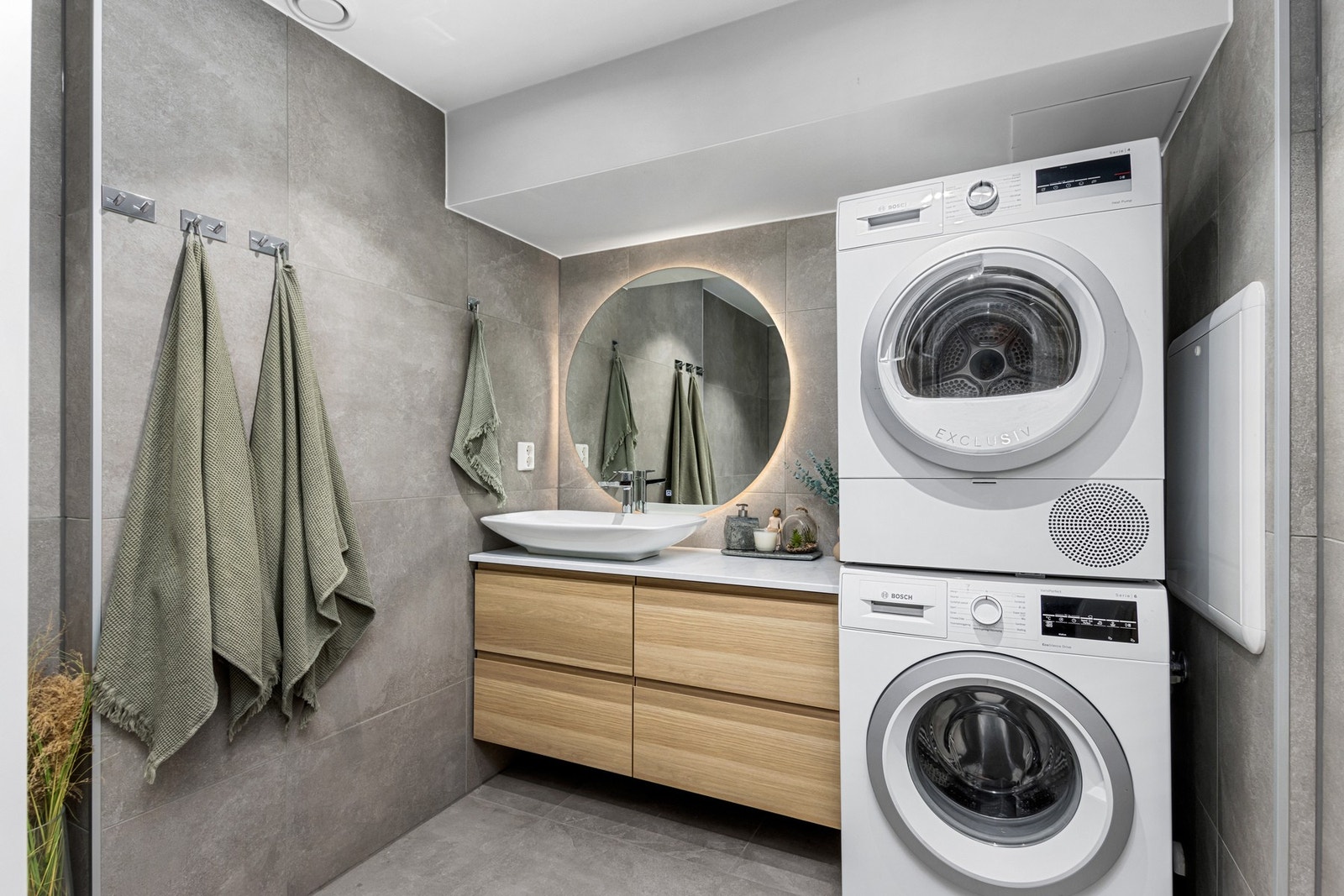 Flott bad/vaskerom. Galleribilde