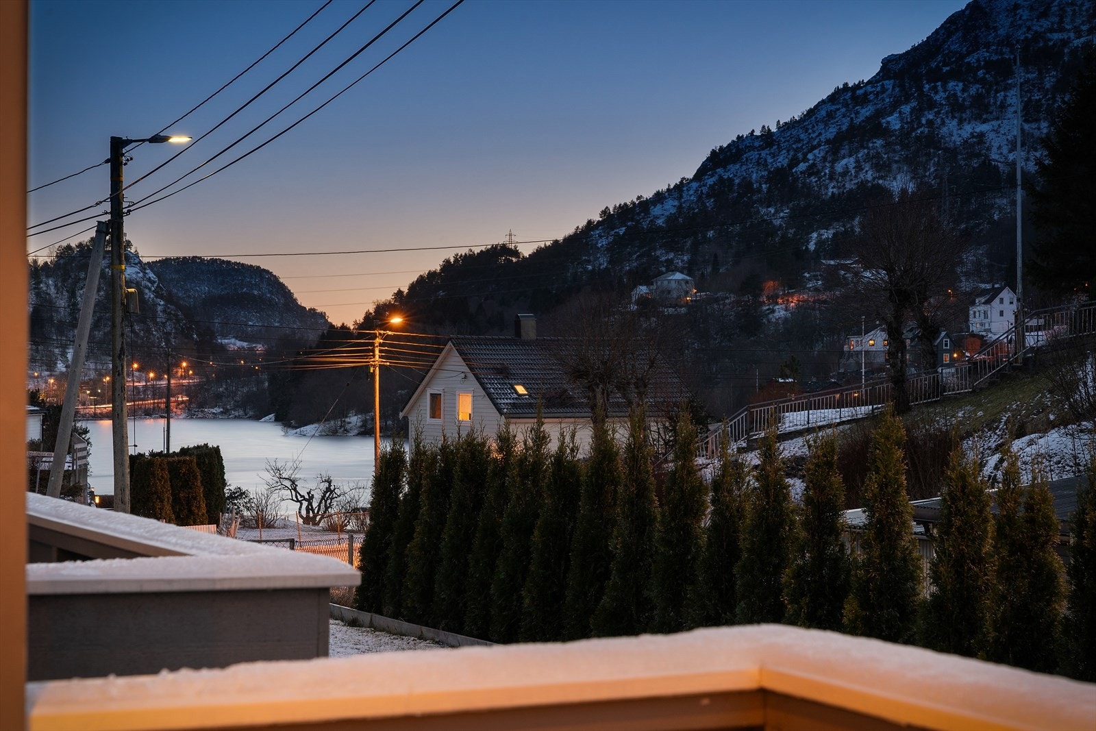 - Her kan man nyte de fine sommerdagene Bergen har å by på. Uteplassene er like fantastiske på kveldstid som på dagtid - Galleribilde