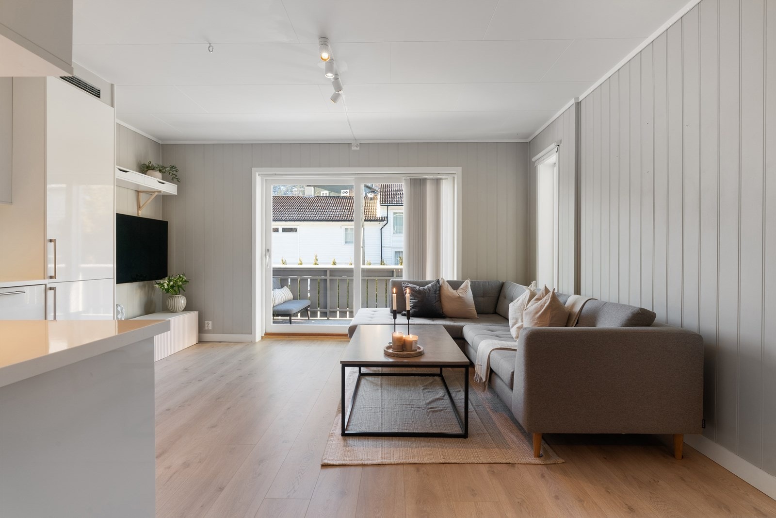 - Innvendig måler boligen 54m² og inneholder entré, bad, 2 soverom, stue/kjøkken og bod/teknisk rom - Galleribilde