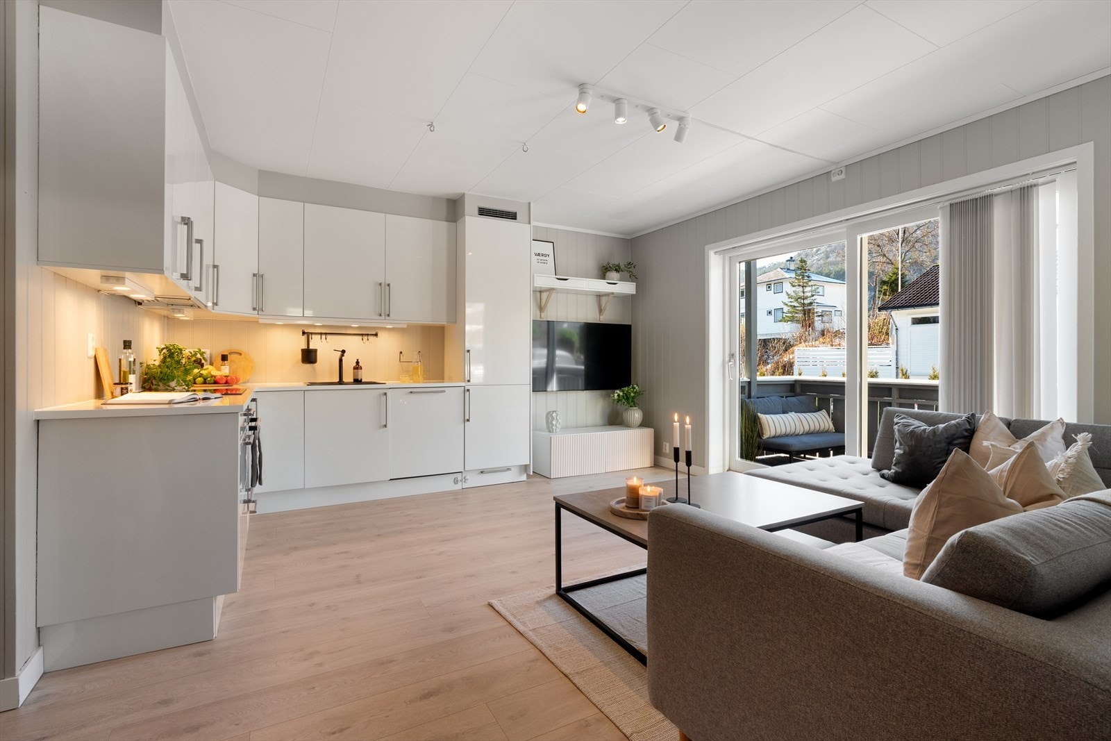- Boligen har også behagelig gulvvarme i entré, stue/kjøkken og bad - luksus(!) - Galleribilde