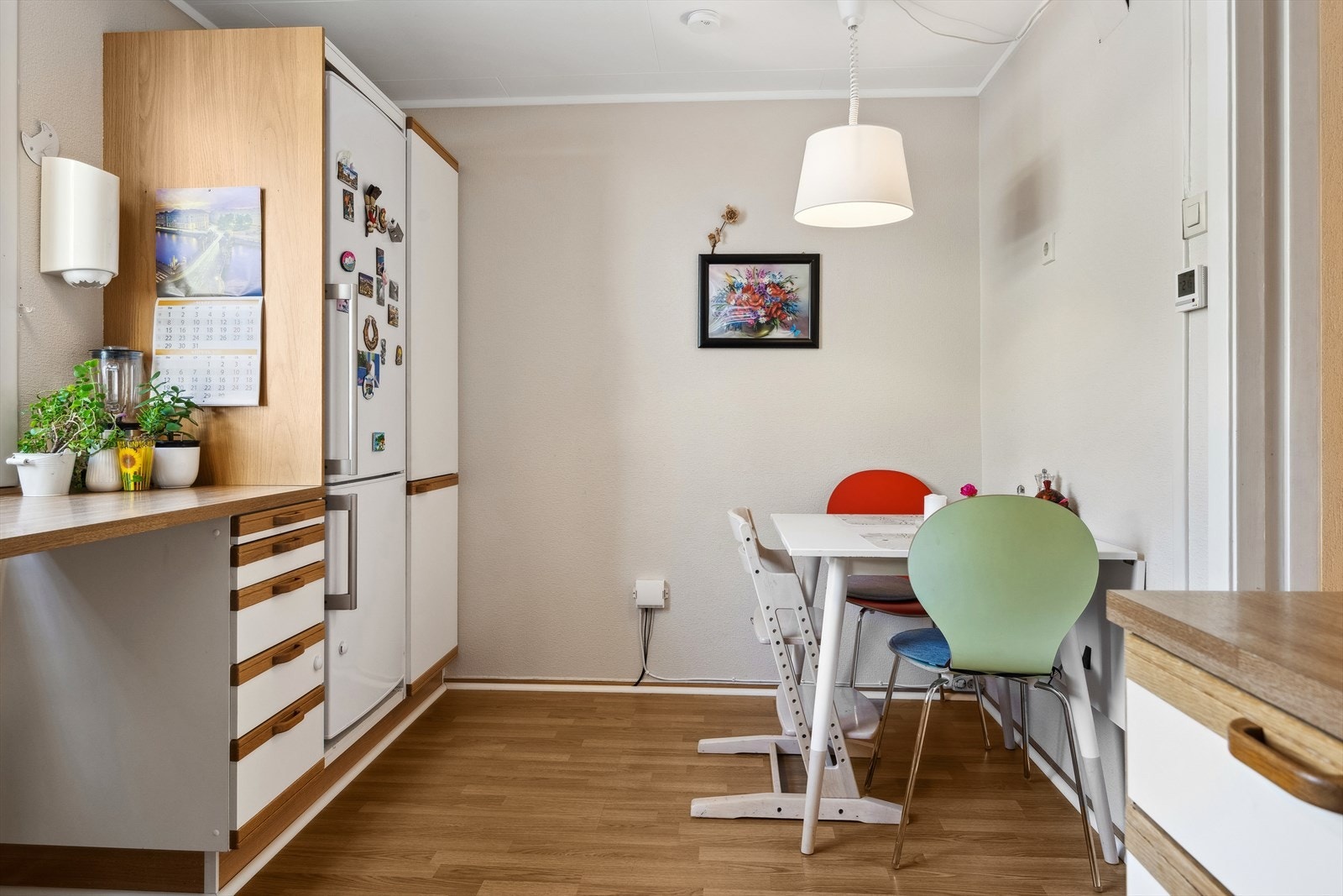 Det er også rom for et trivelig kjøkkenbord, der frokosten kan inntas. Galleribilde