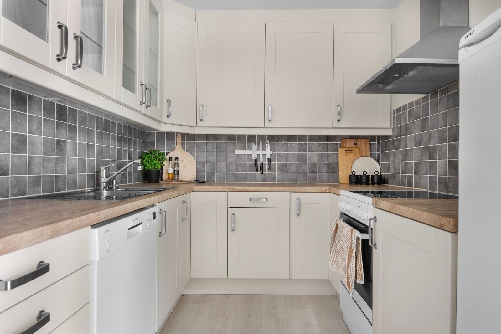 Kjøkkenet ligger adskilt fra stuen og er på 9 kvm. Galleribilde